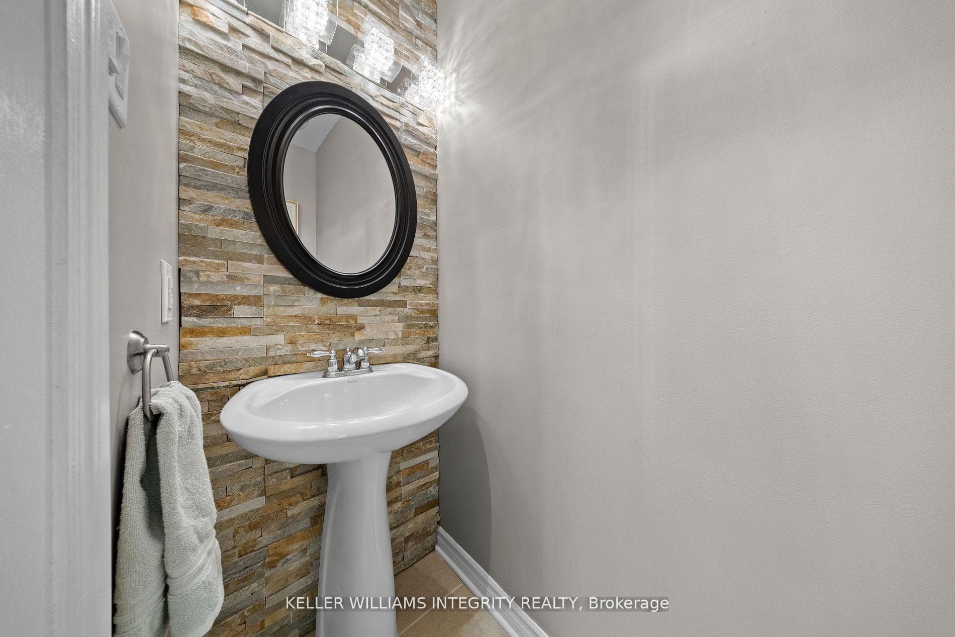 636 Rosehill Avenue photo 8