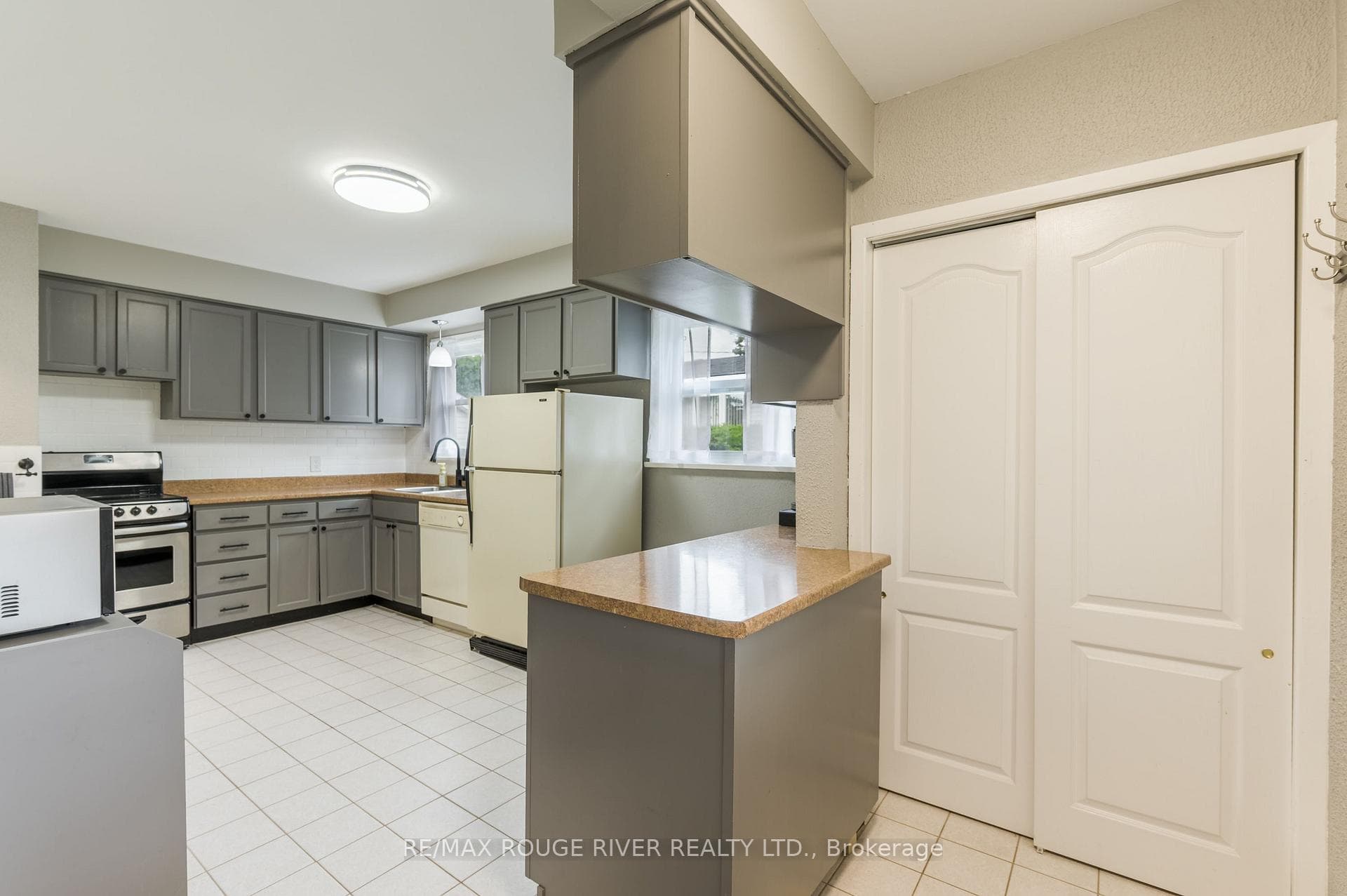 36 Kawartha Drive photo 6