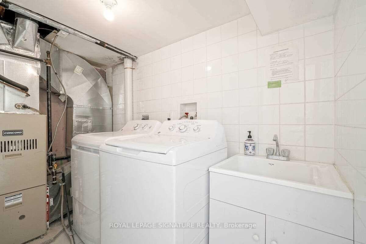 2079 Gerrard Street photo 35