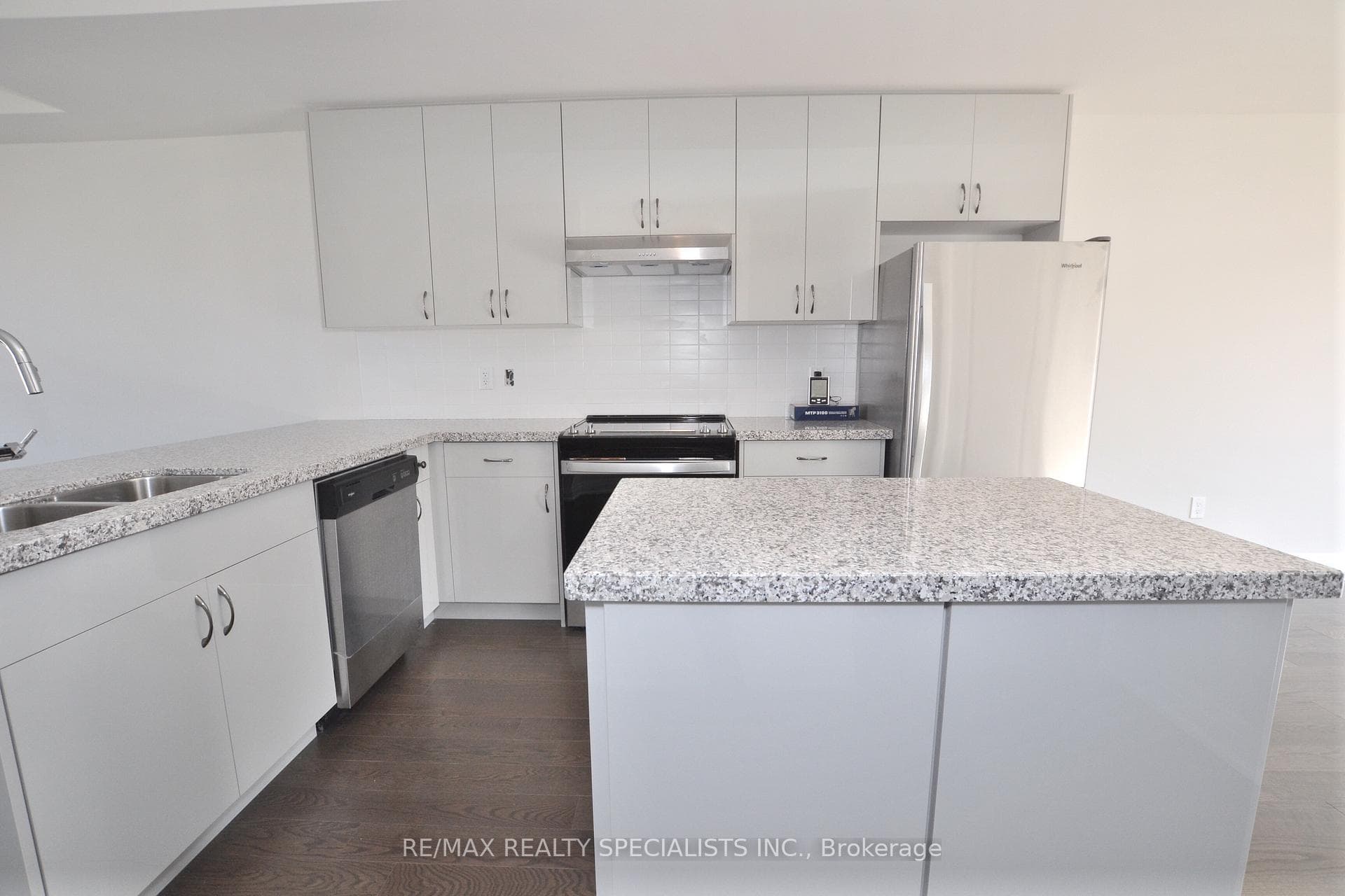 12 Wild Rose Gardens Unit Upper photo 5