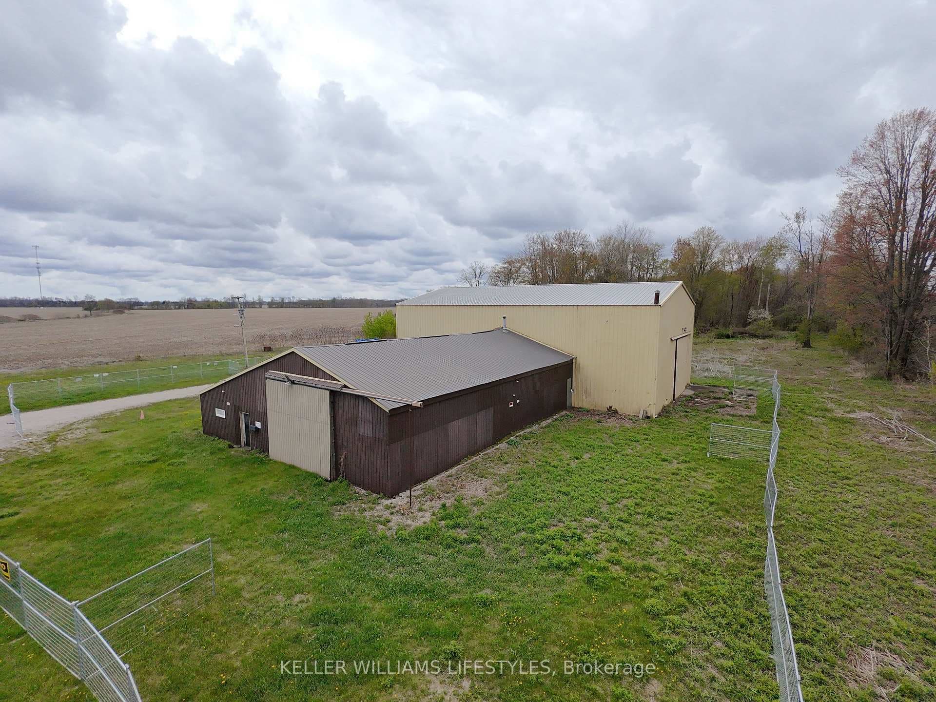 238 MacEwan Street photo 3