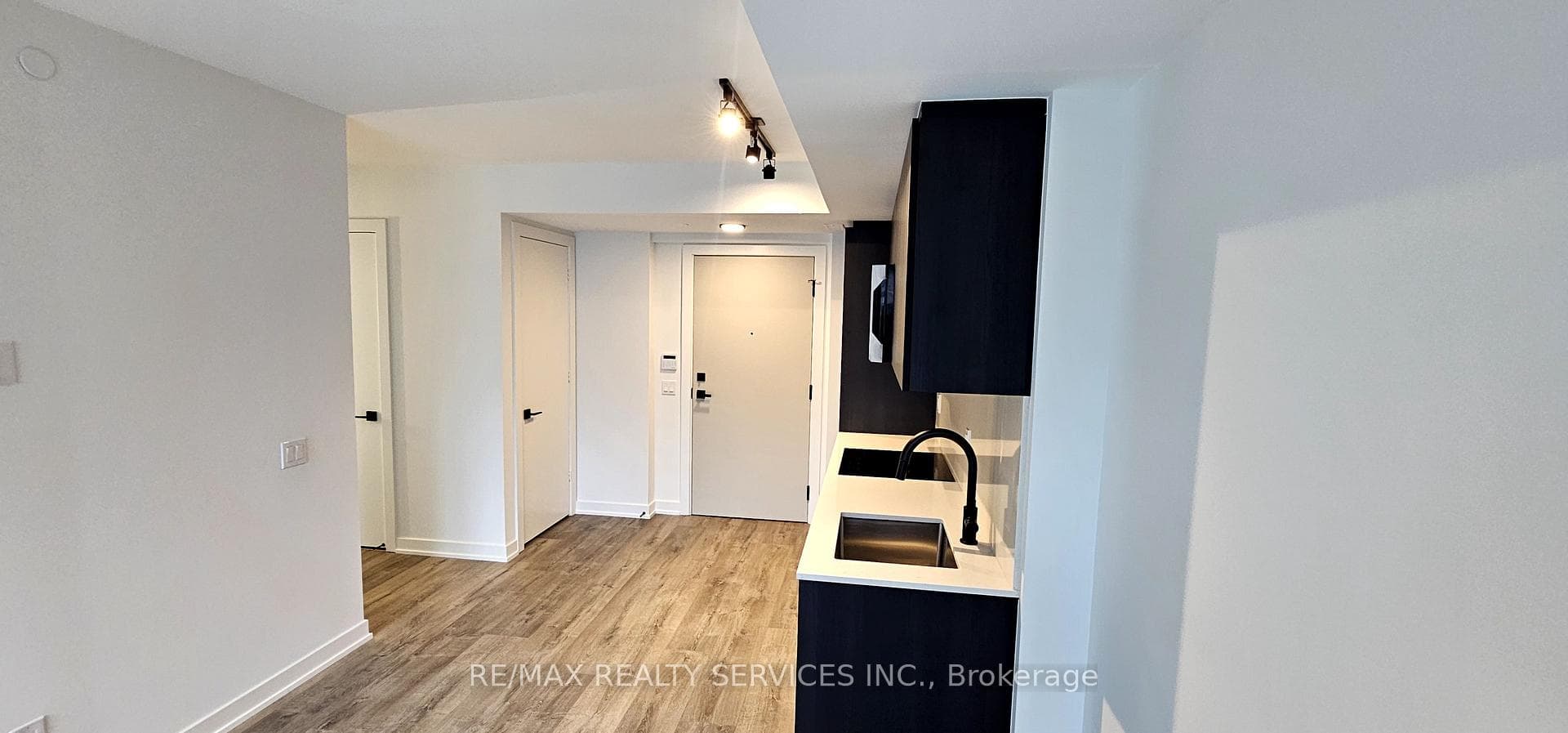 327 King Street Unit 708 photo 16