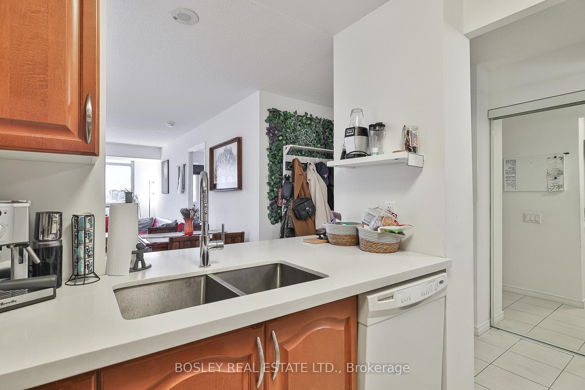 60 Heintzman Street Unit 2007 photo 6