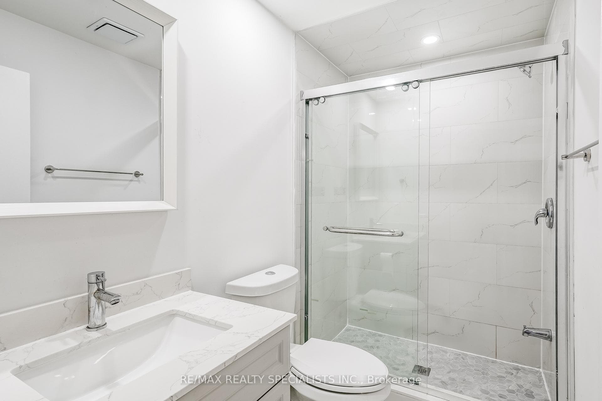 1 Huron Lane photo 16