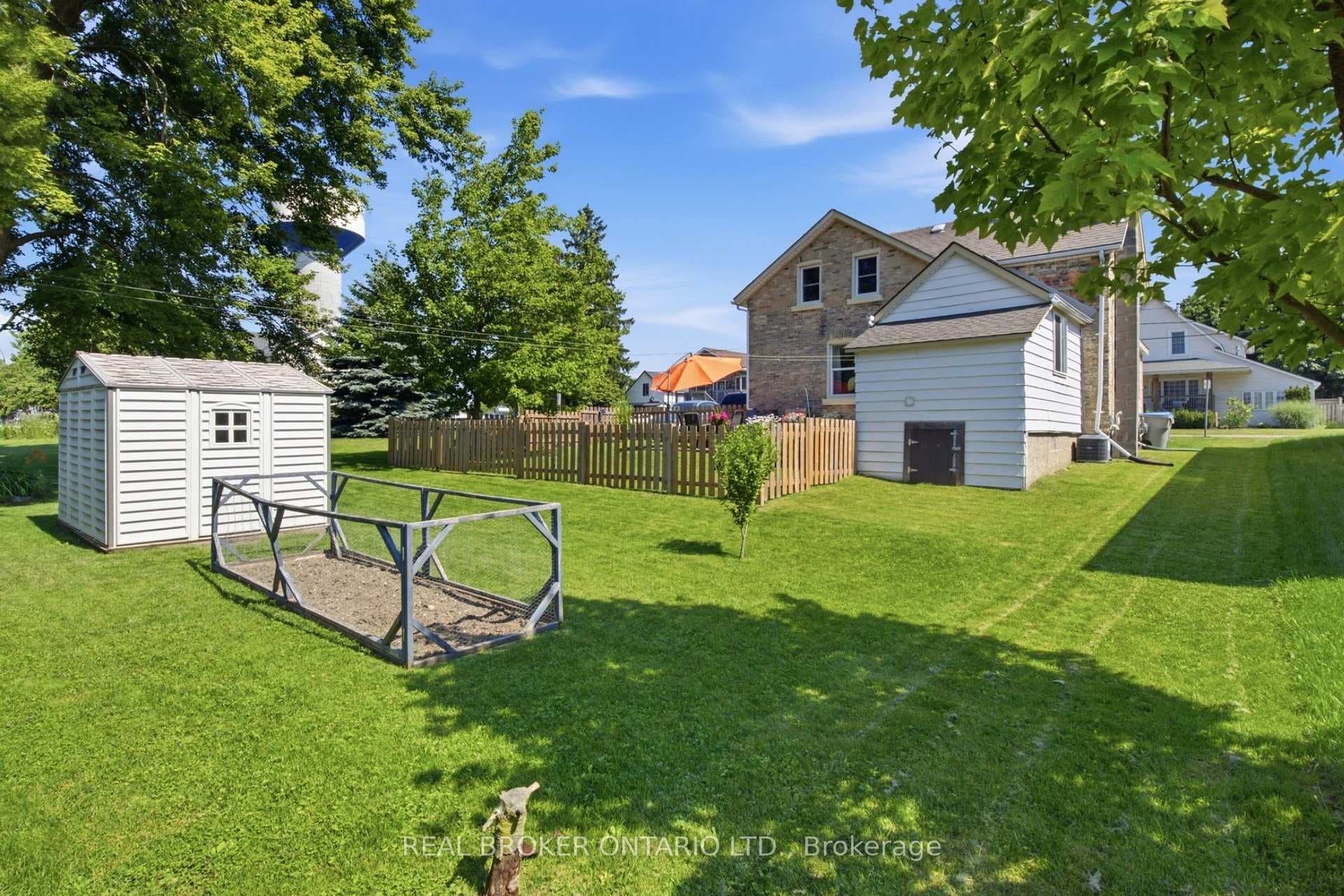 520 Elma Street photo 37