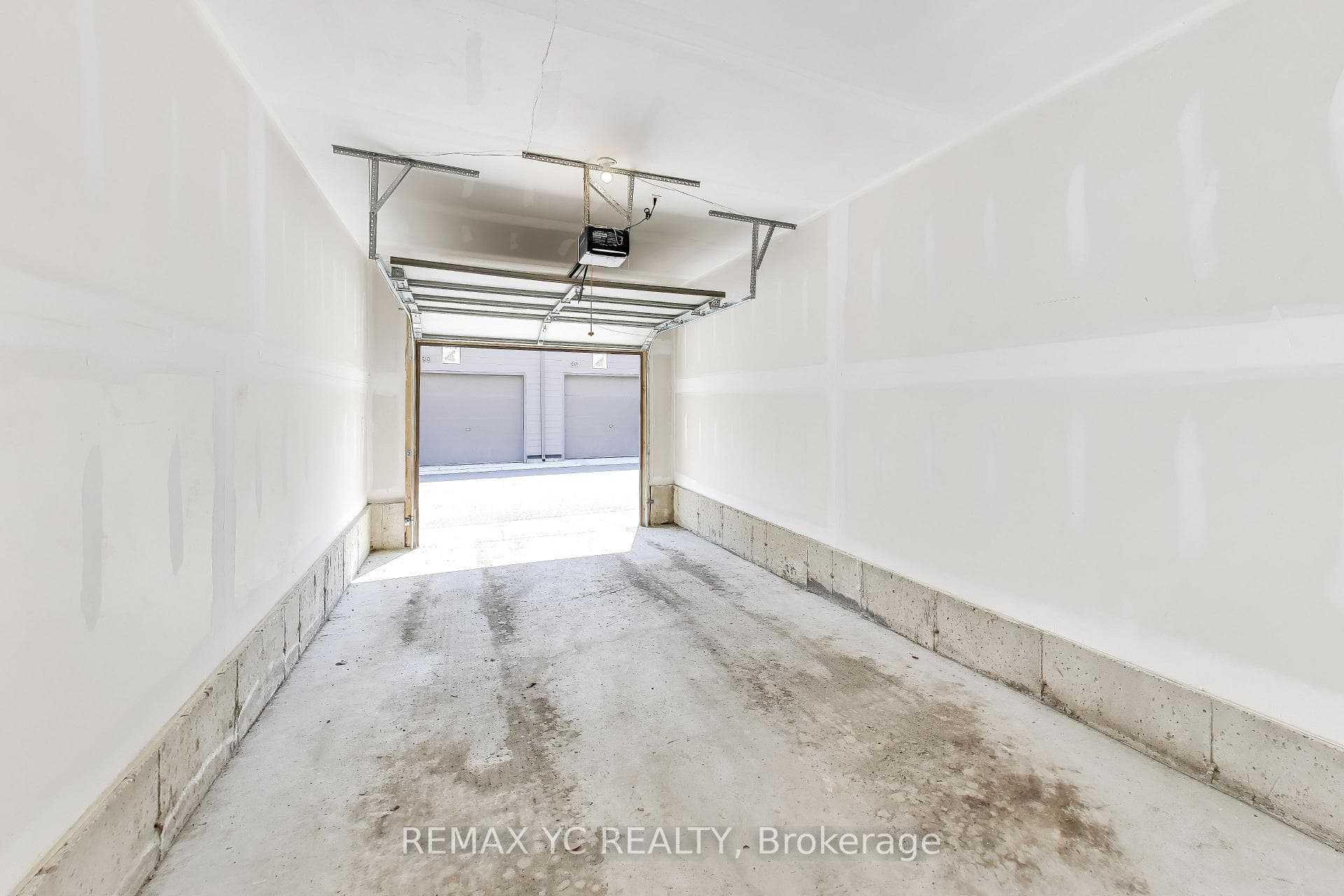 18 Deep Roots Terrace photo 33