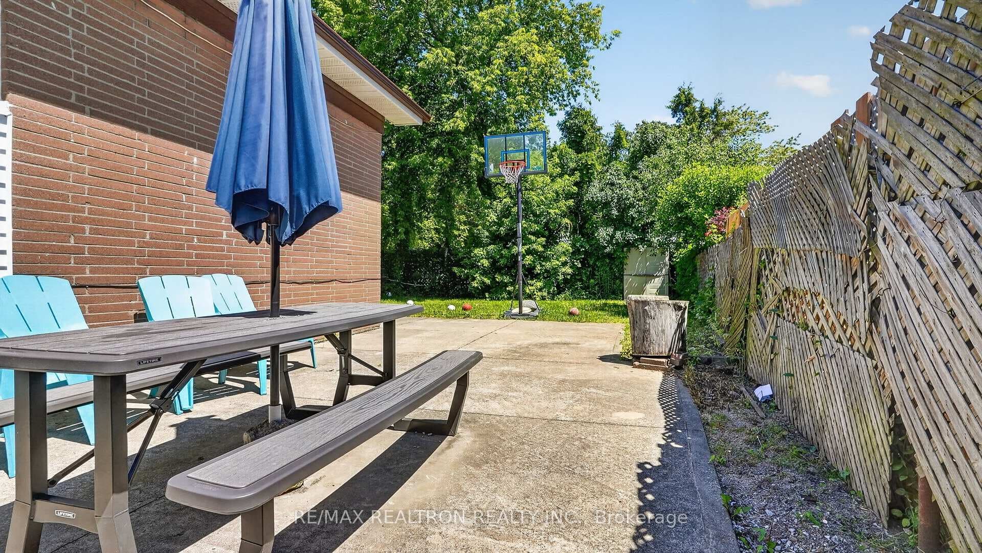 8 Bonnechere Crescent photo 40