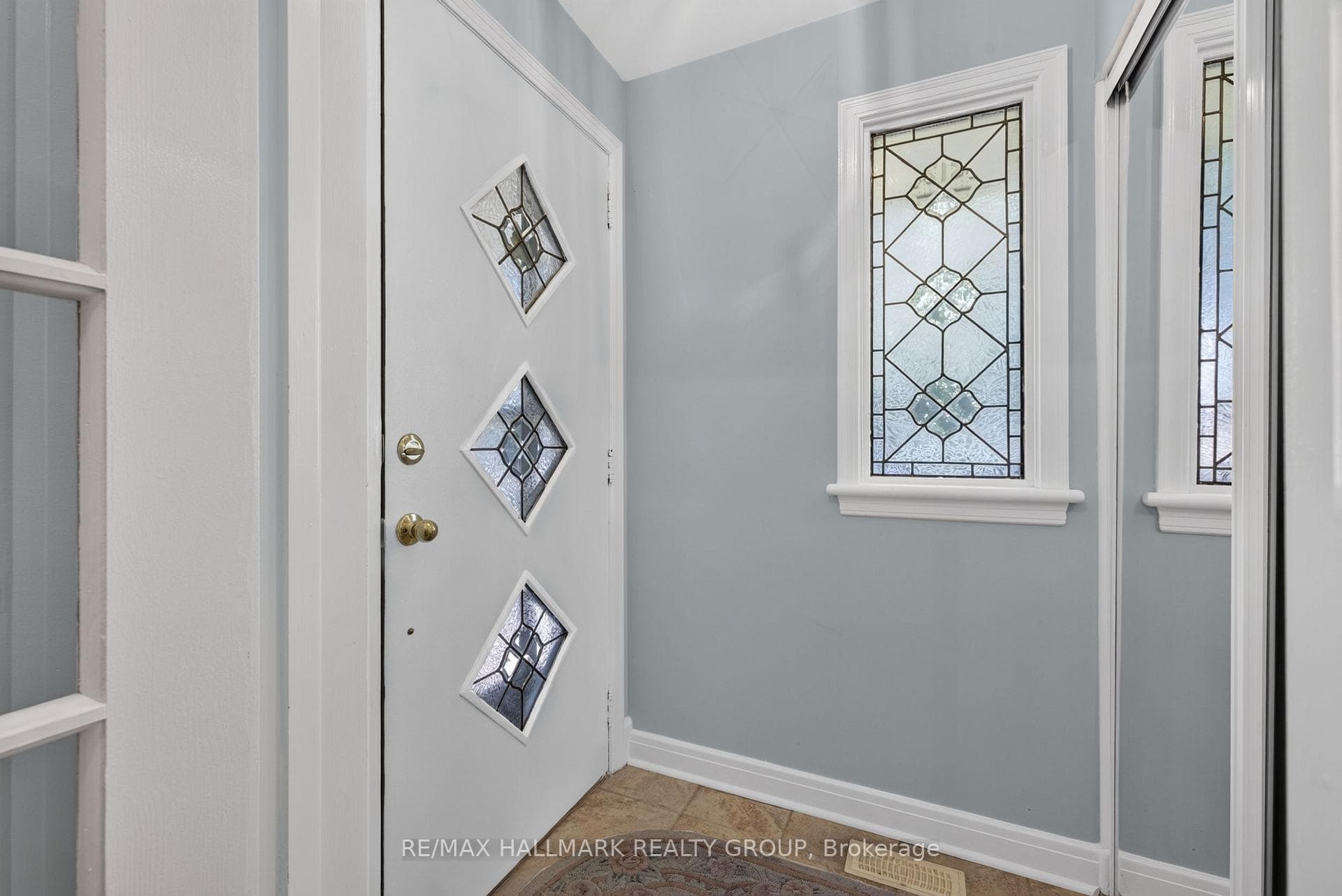 859 Duberry Street photo 3
