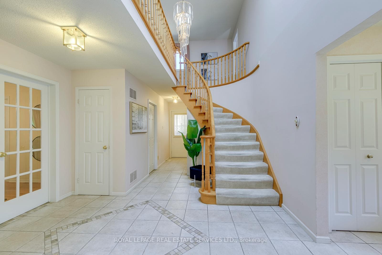 500 Woodview Road photo 23