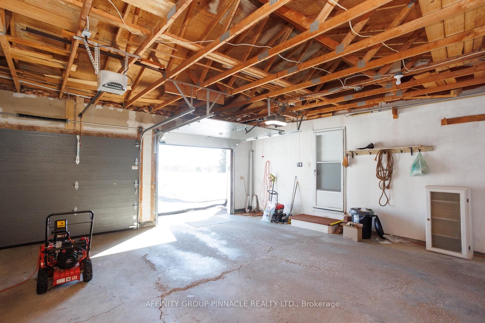 4055 35 Highway photo 39