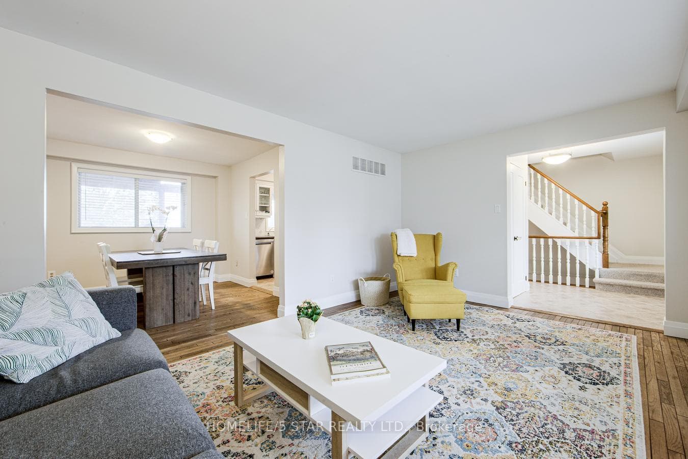 114 MOORE PARK Drive photo 4