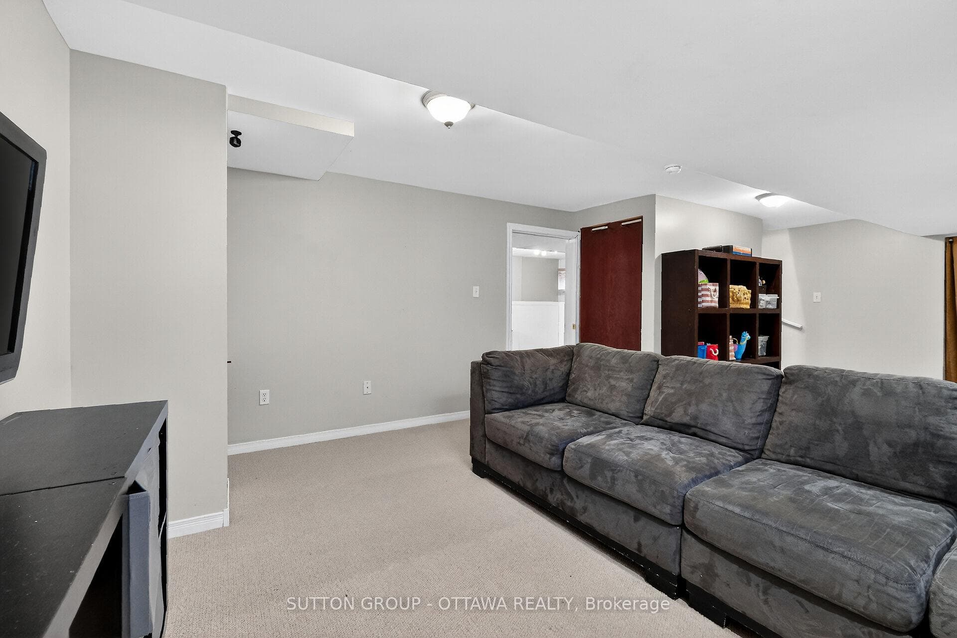 2273 Cecile Crescent photo 40