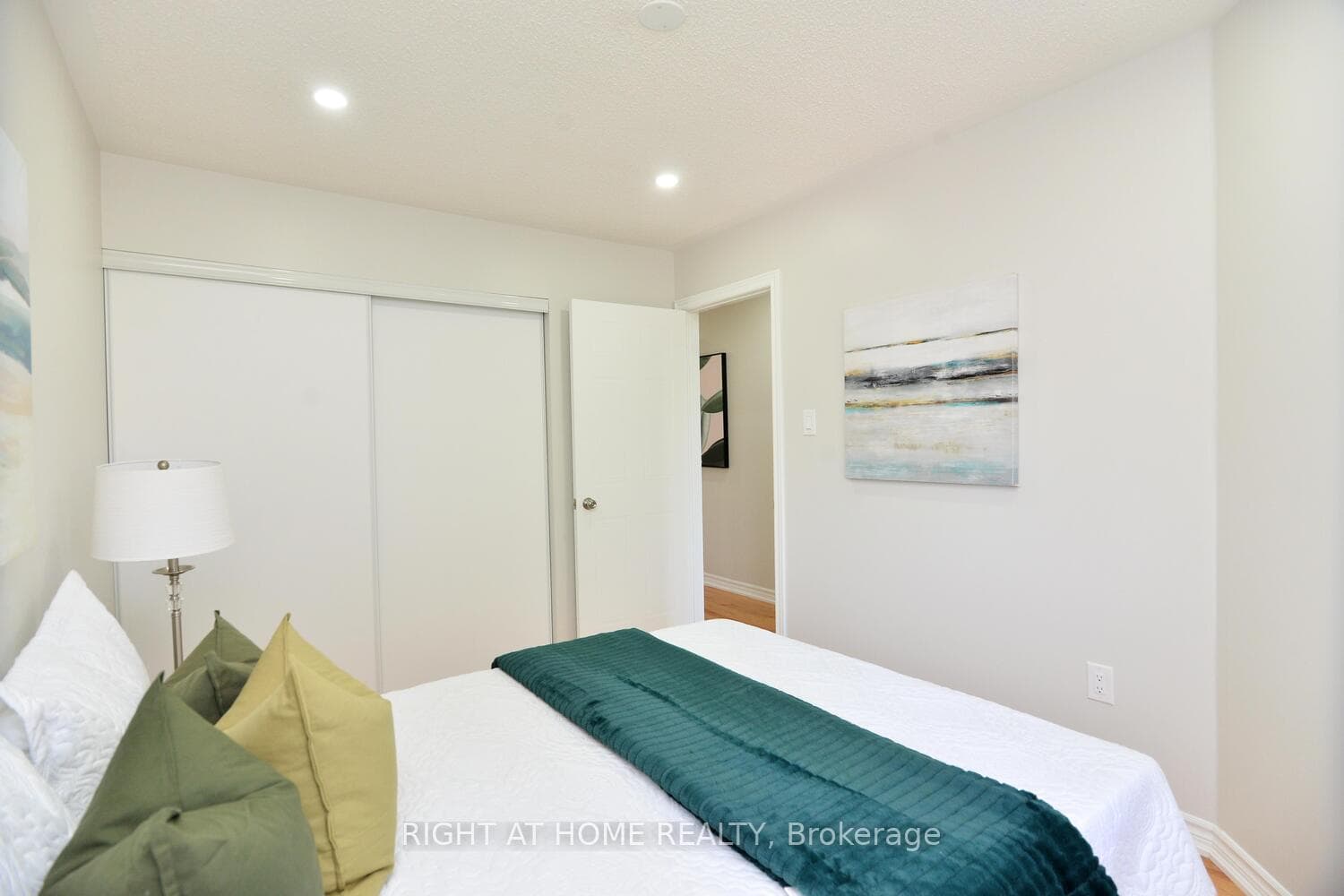 6 Marine Drive photo 36