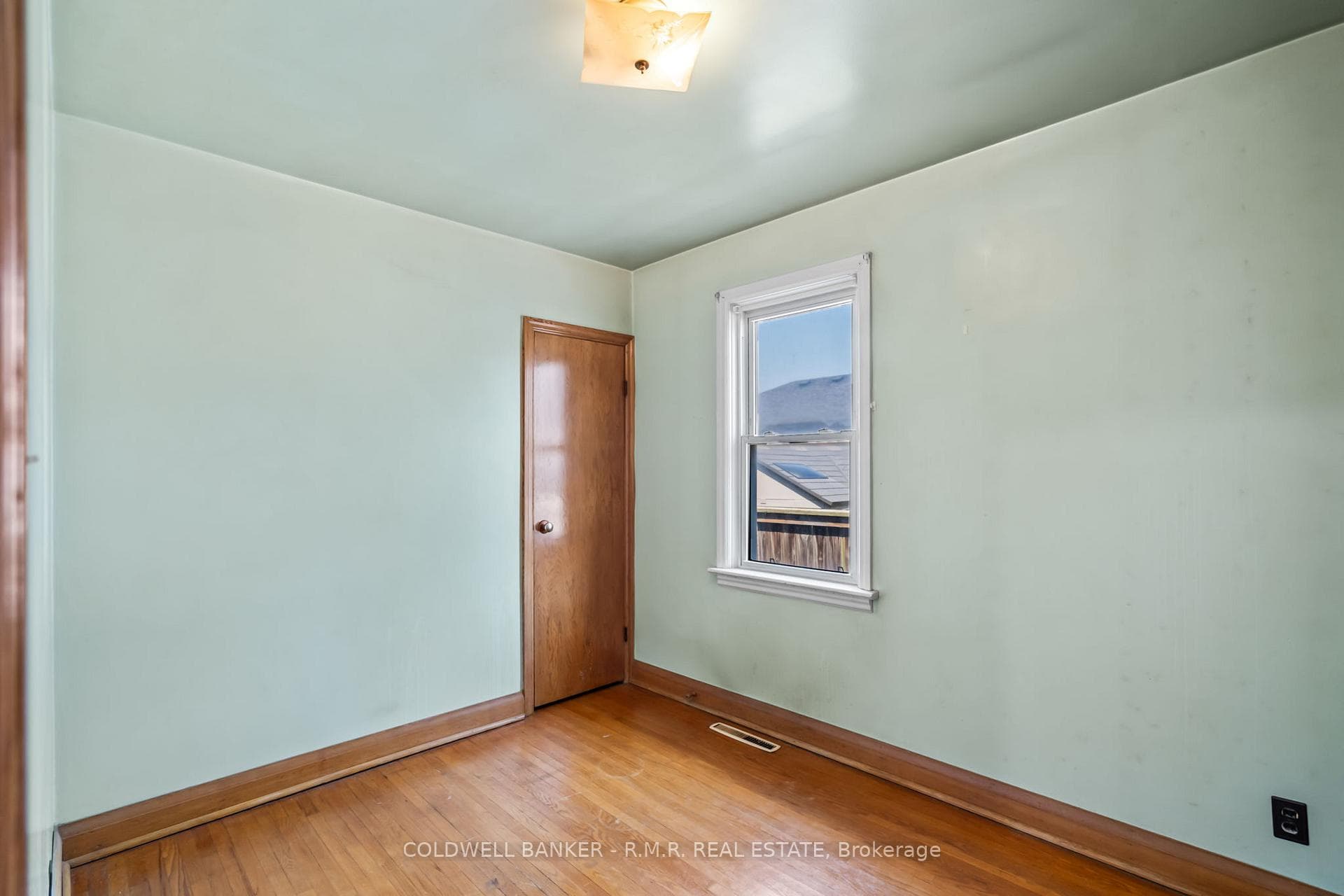 34 Simpson Avenue photo 15