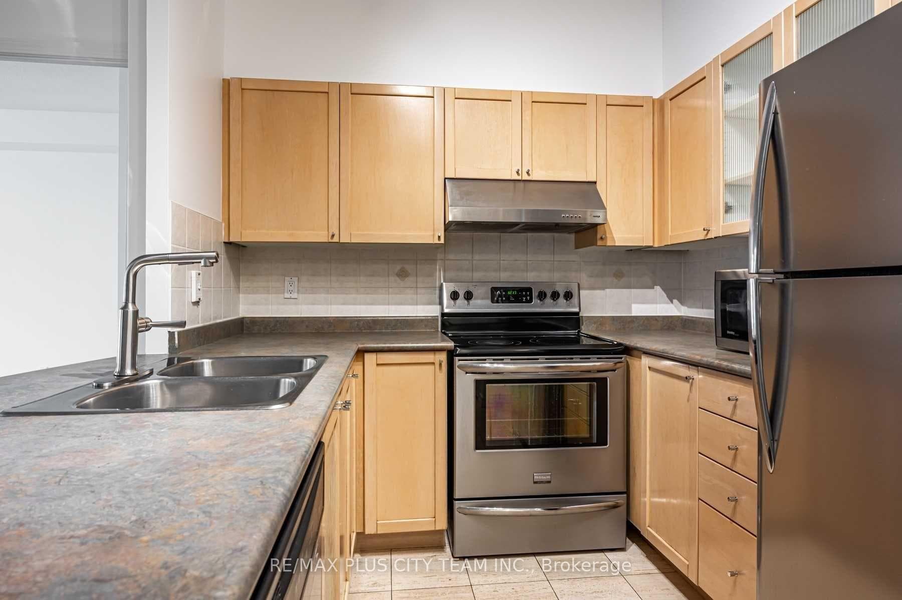 600 Queens Quay Unit SPH07 photo 4