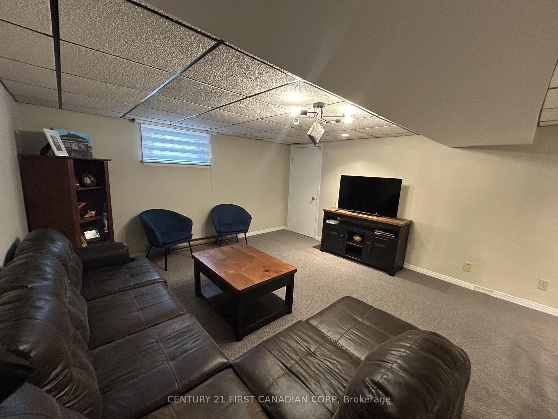 121 WELLINGTON Street photo 25