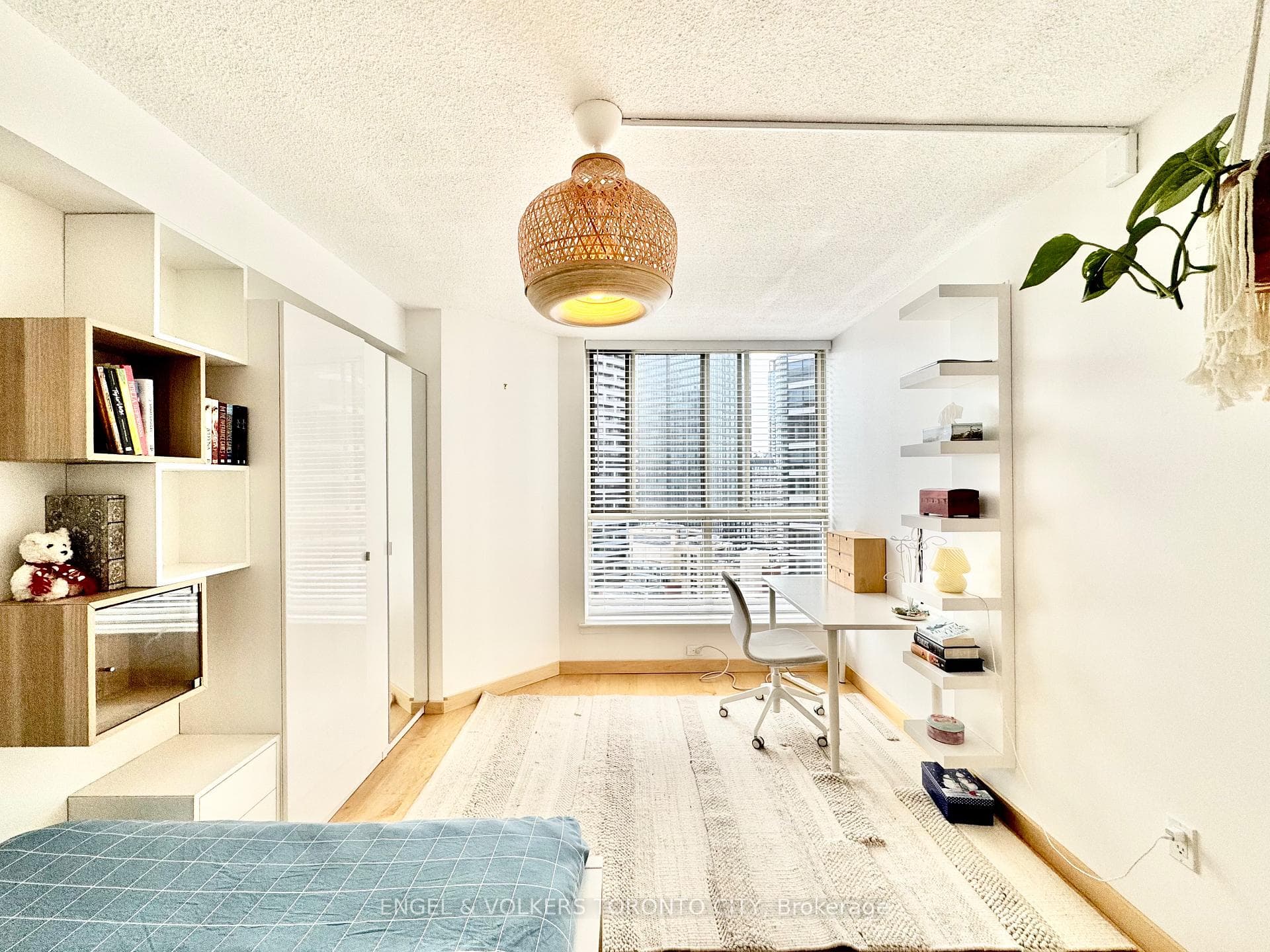 44 St Joseph Street Unit 2410 photo 17