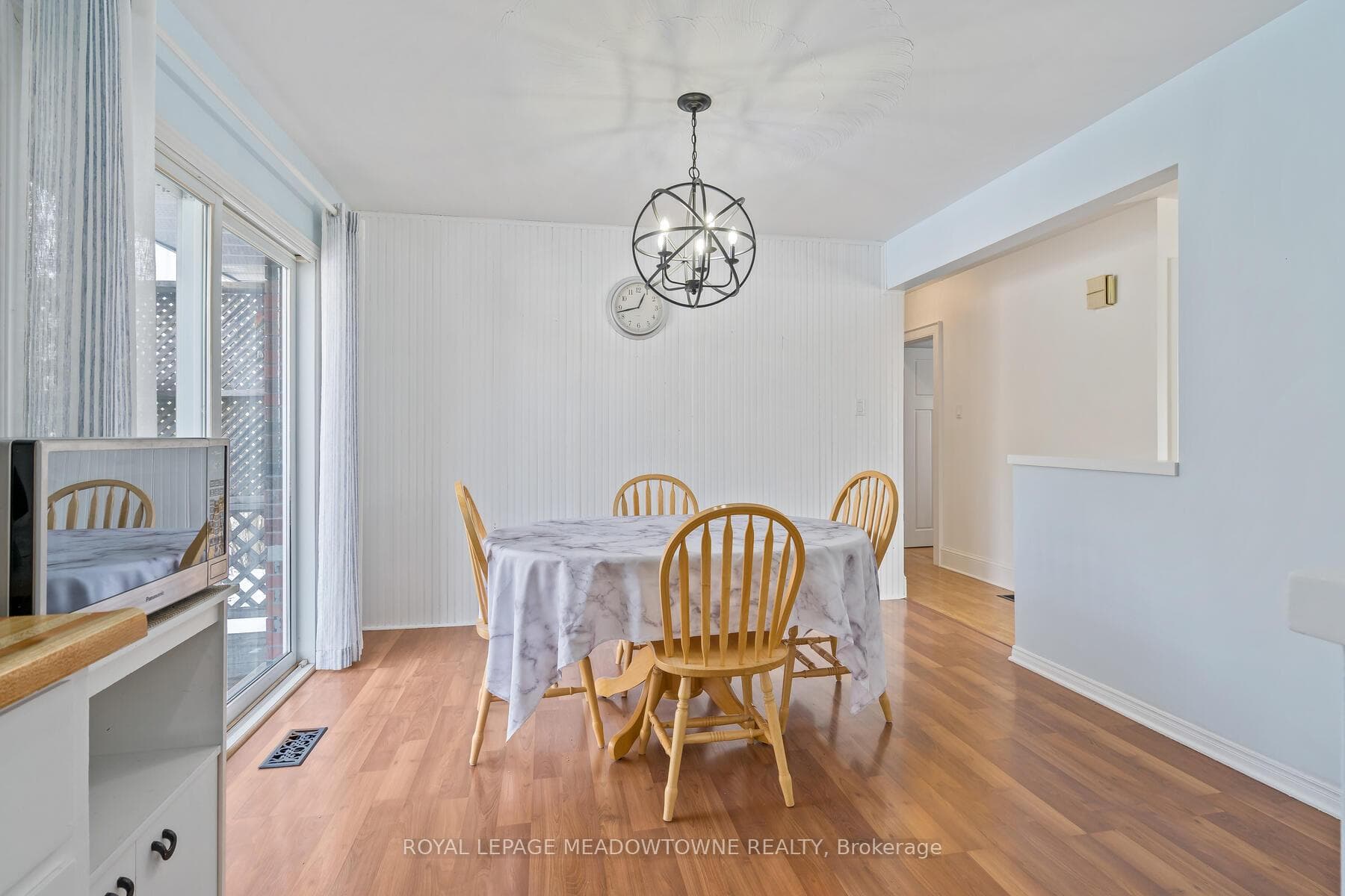 425 Wellington Street photo 9