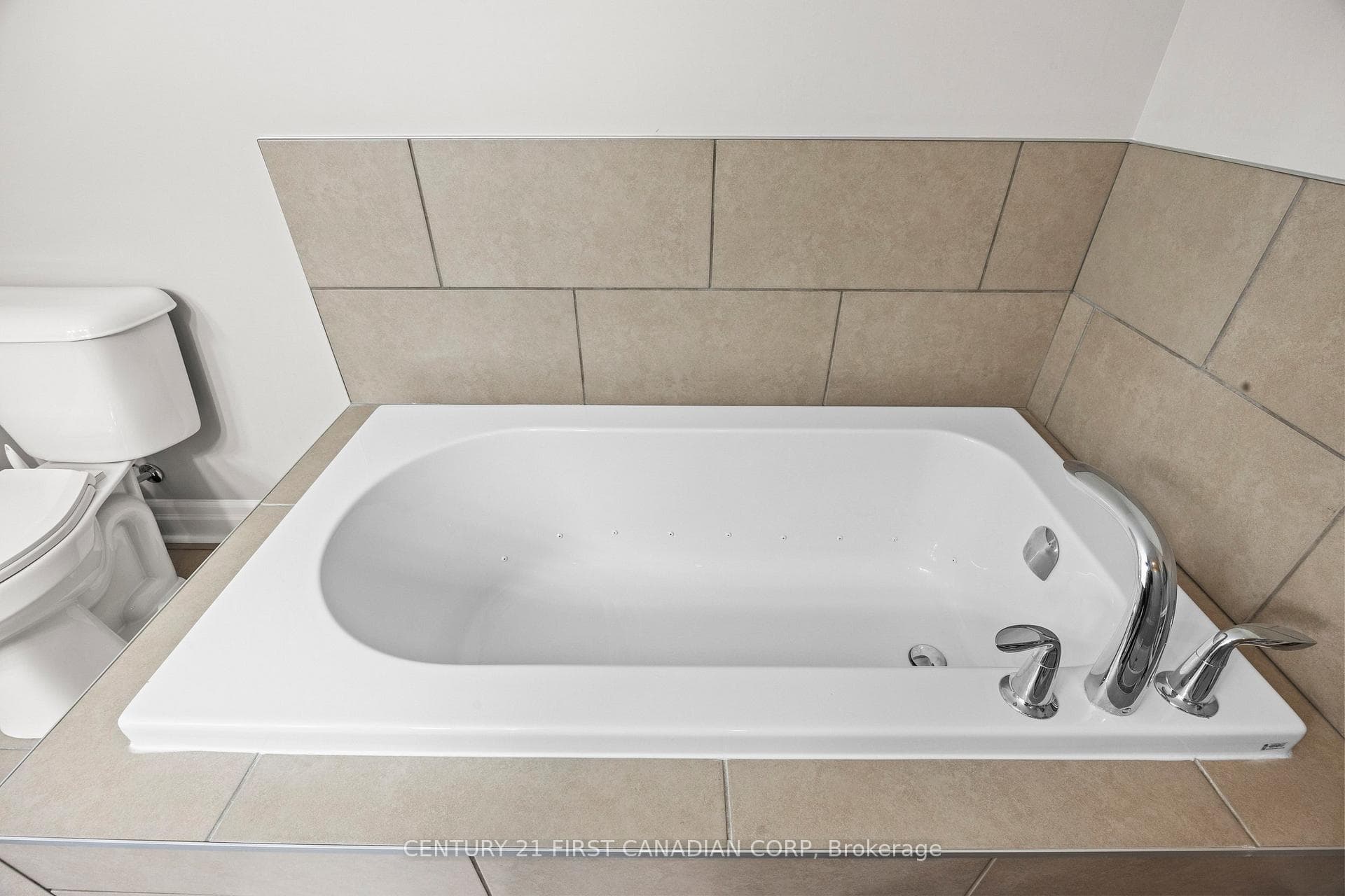 240 Villagewalk Boulevard Unit 605 photo 27