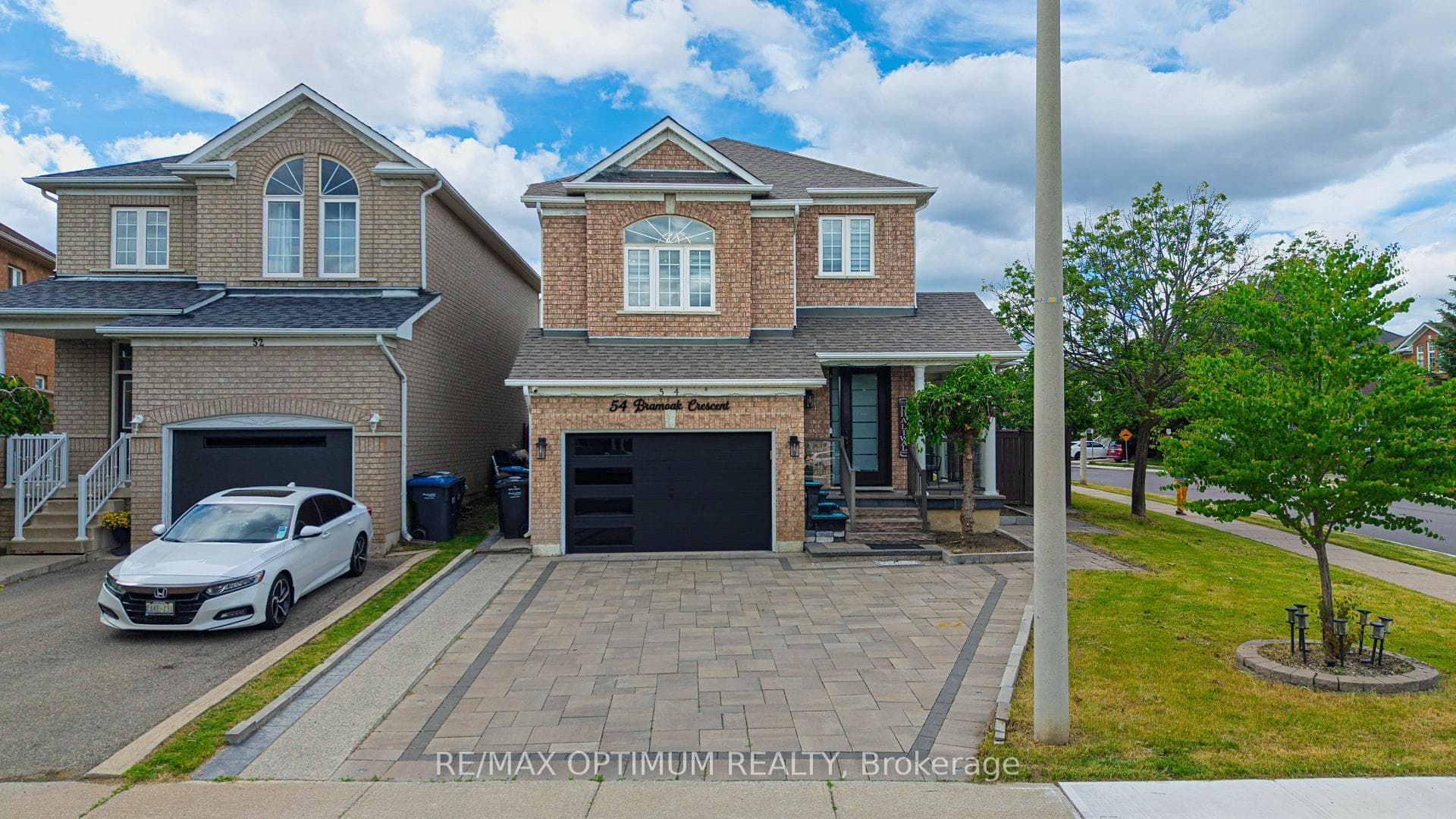54 Bramoak Crescent photo 3