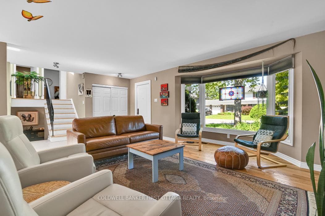 580 Duff Crescent photo 9