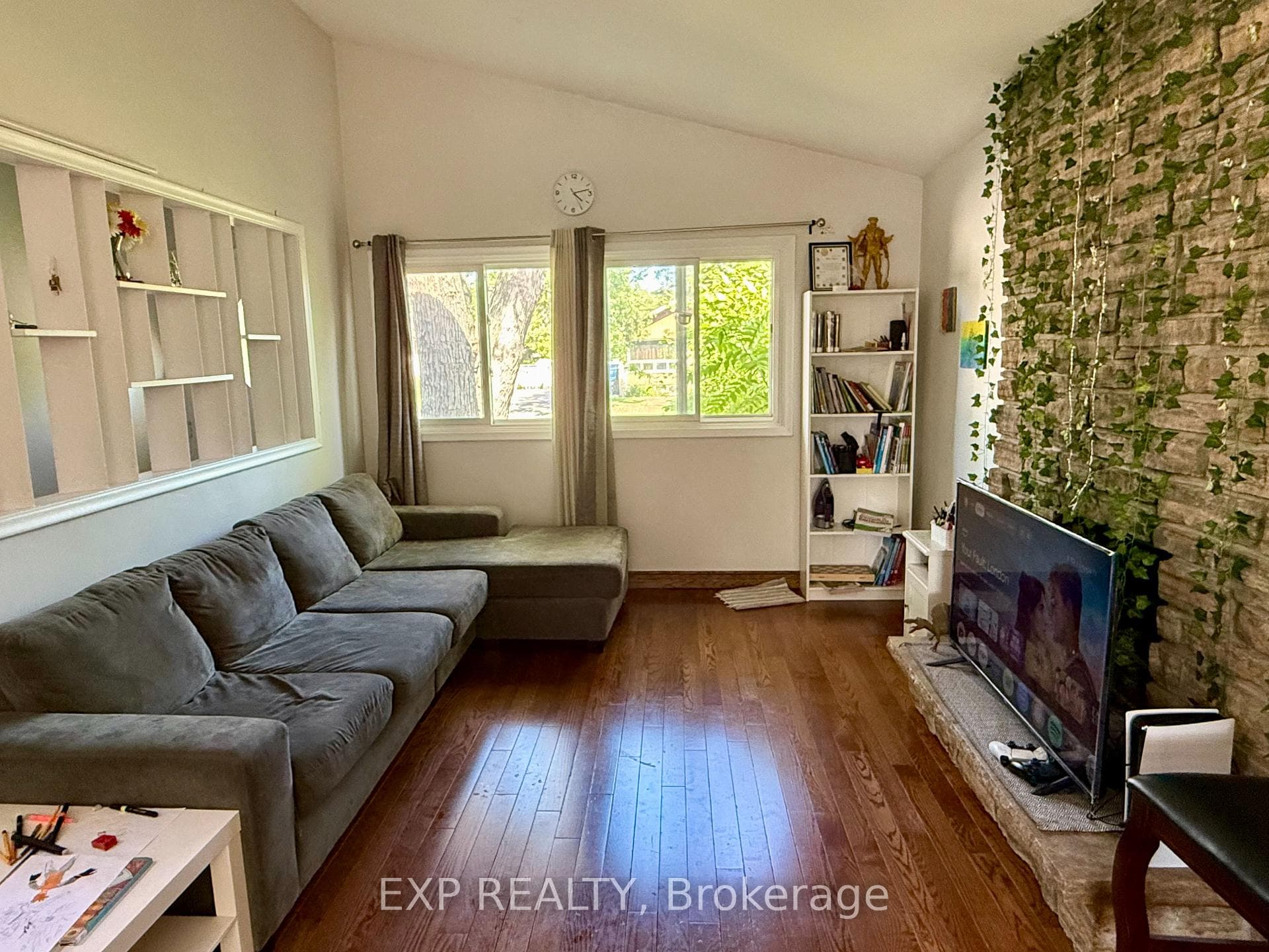6 Mid Pines Road Unit Upper photo 1