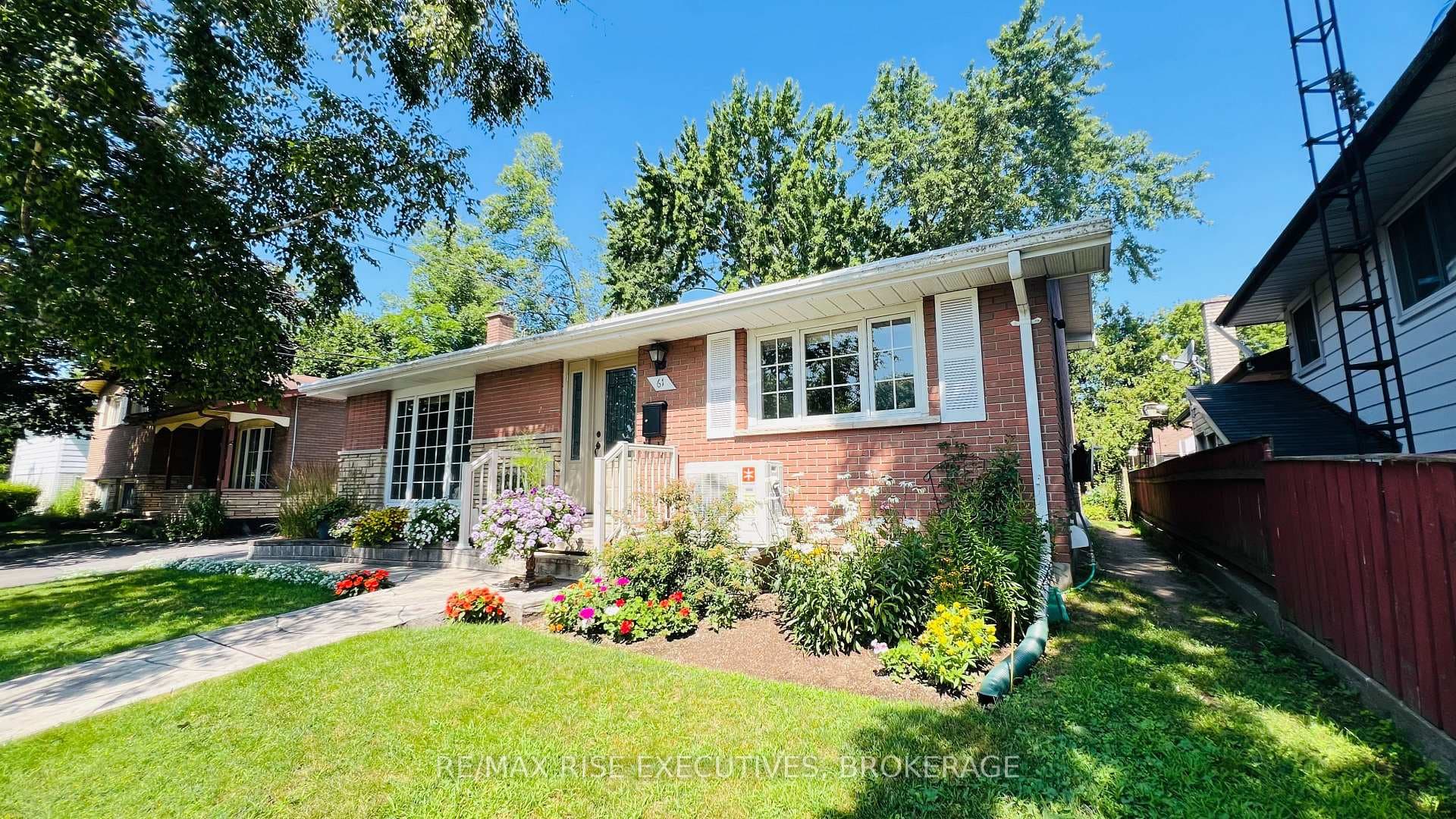 61 Conacher Drive photo 4