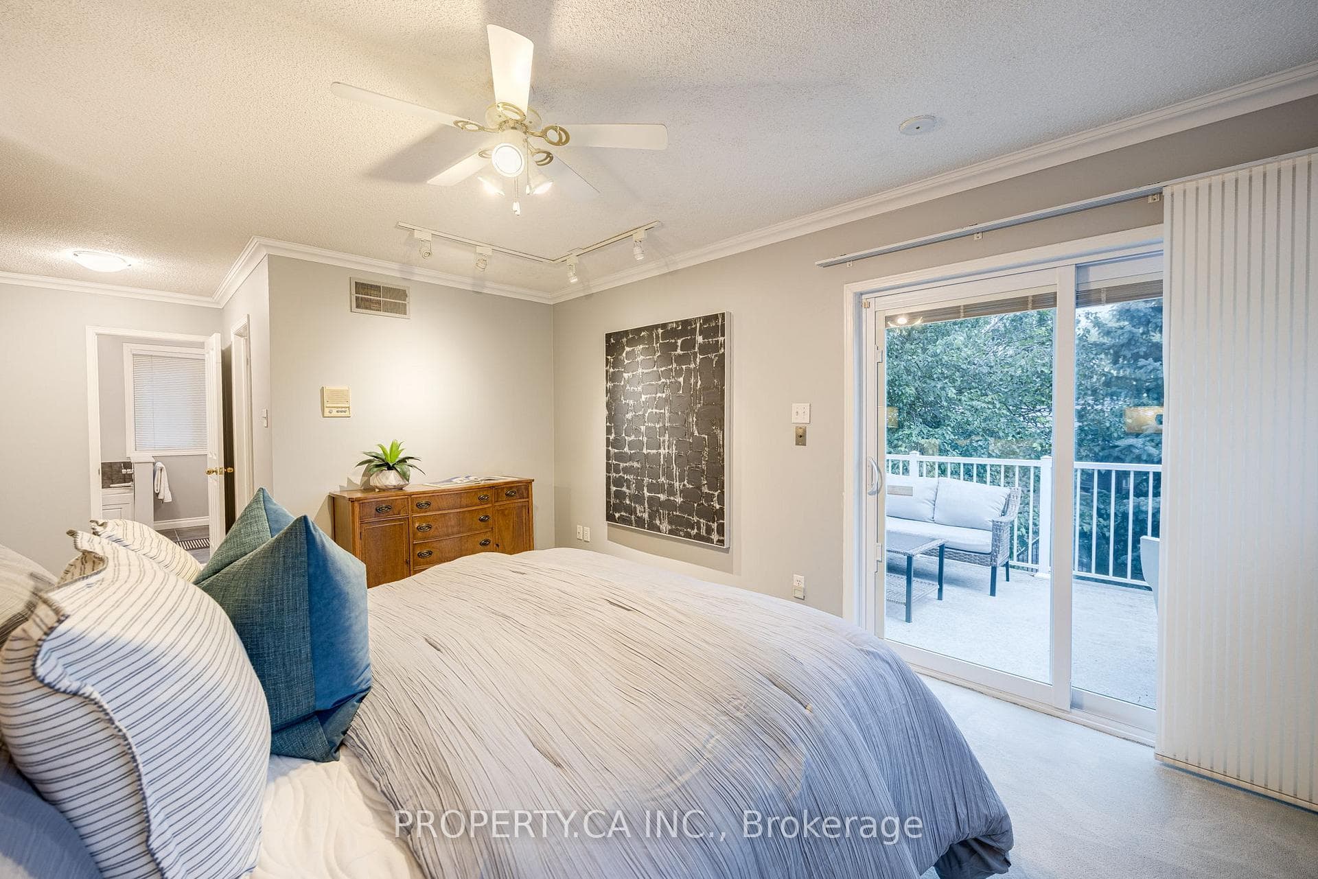 678 Balaton Avenue photo 19