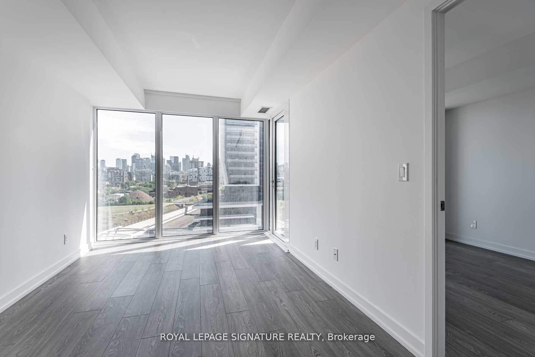 19 Western Battery Road Unit 822 photo 6