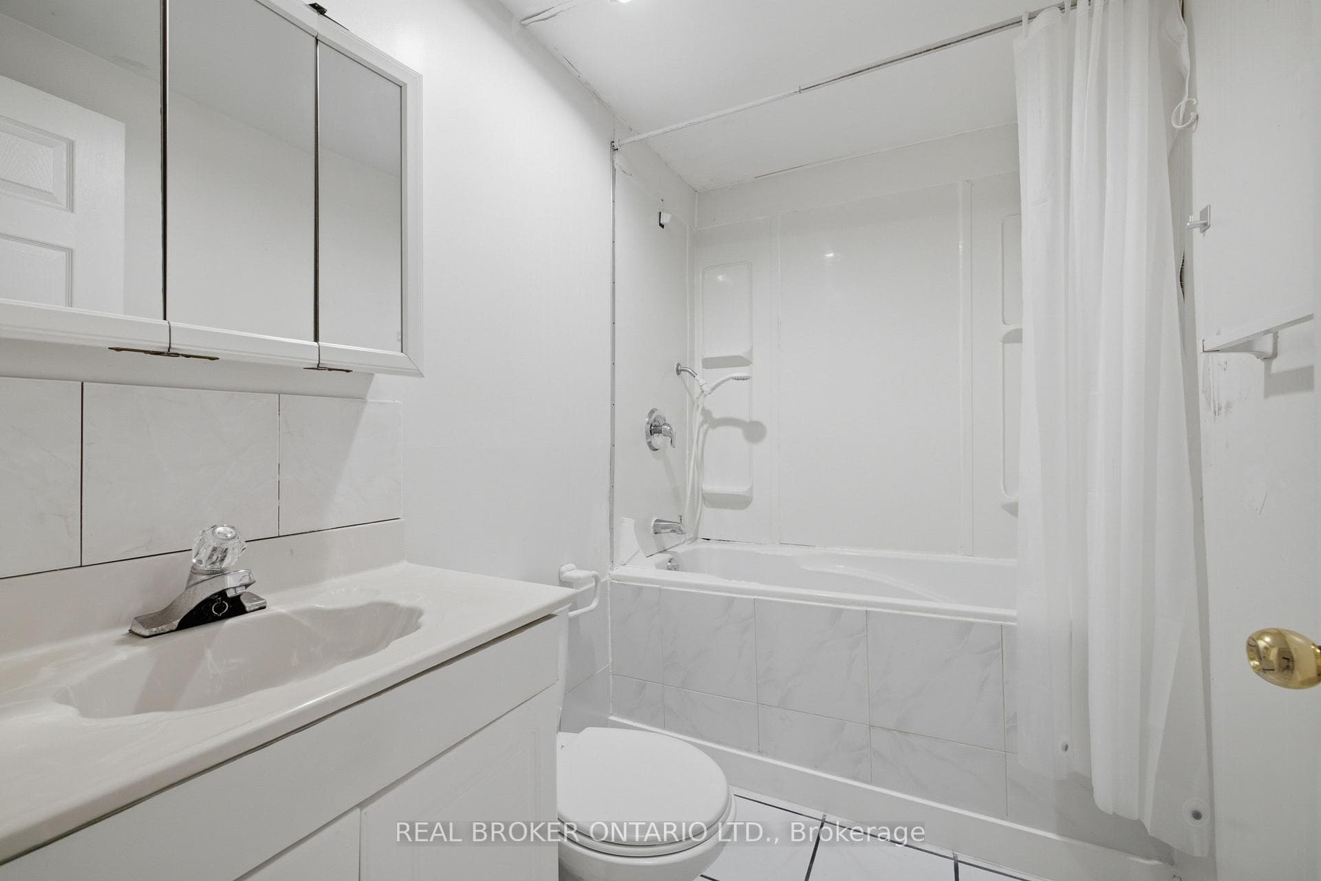 1356 Mapleridge Crescent photo 33
