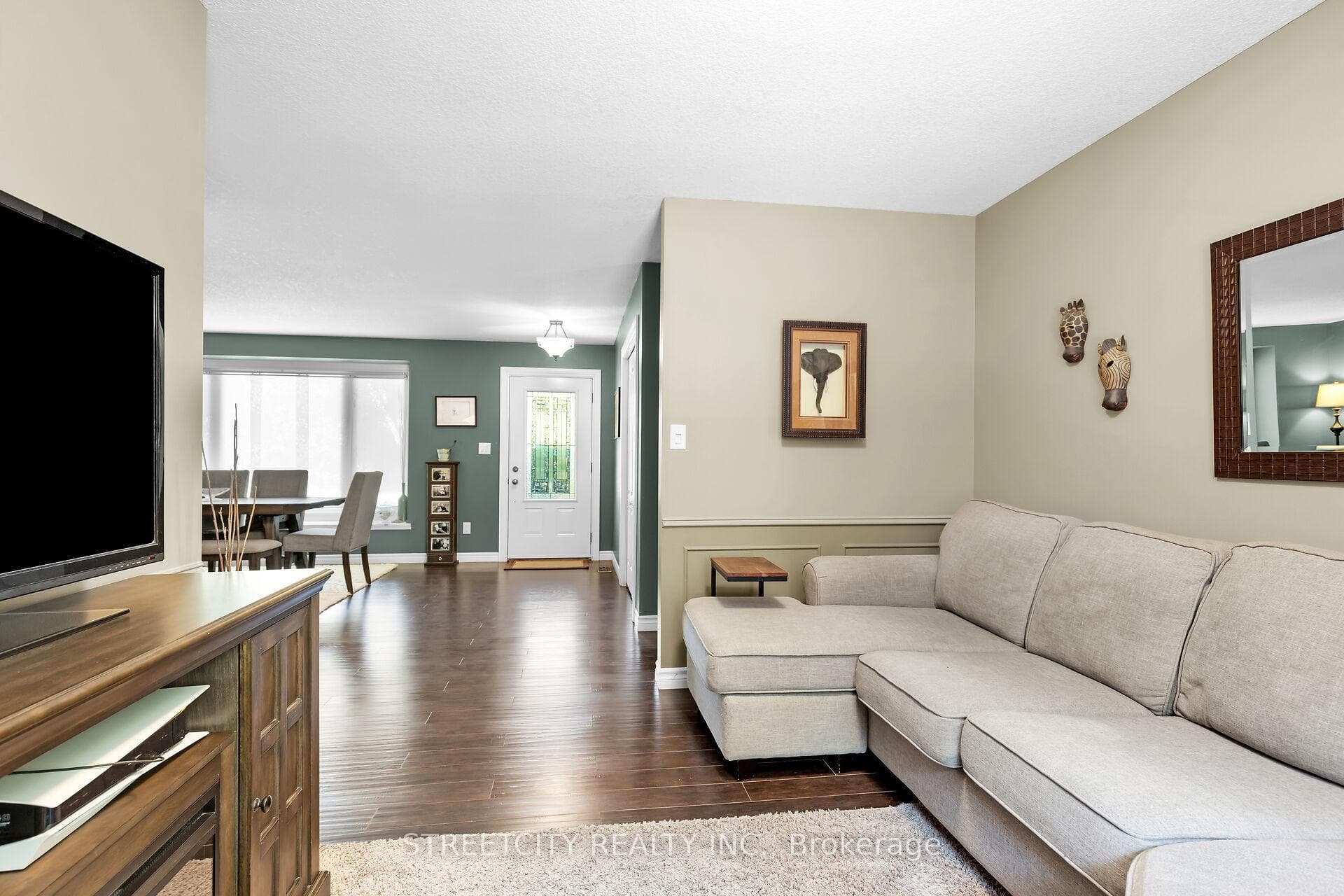 667 Grenfell Drive photo 12