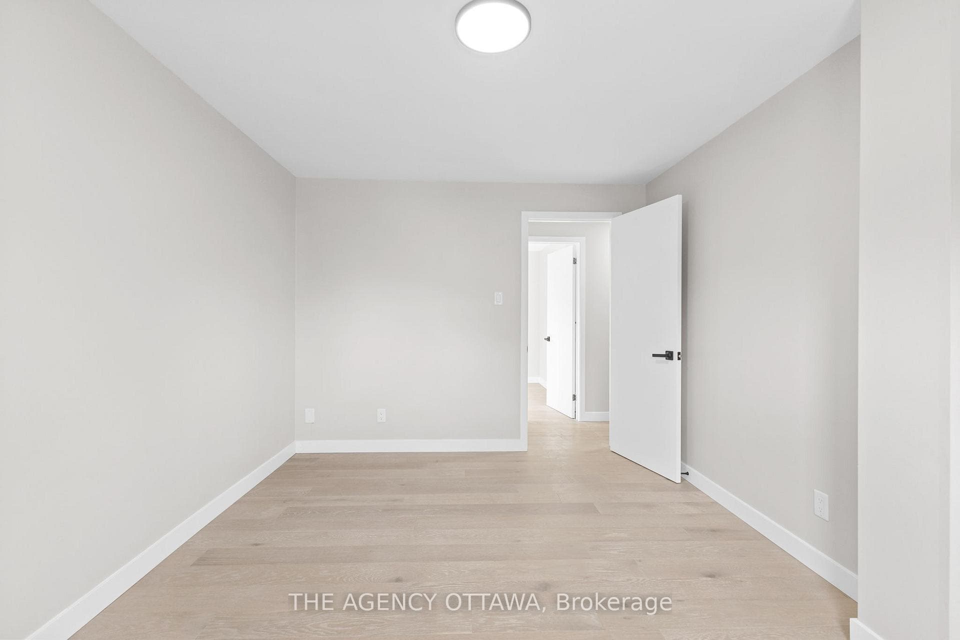 688 LAVERENDRYE Drive photo 28