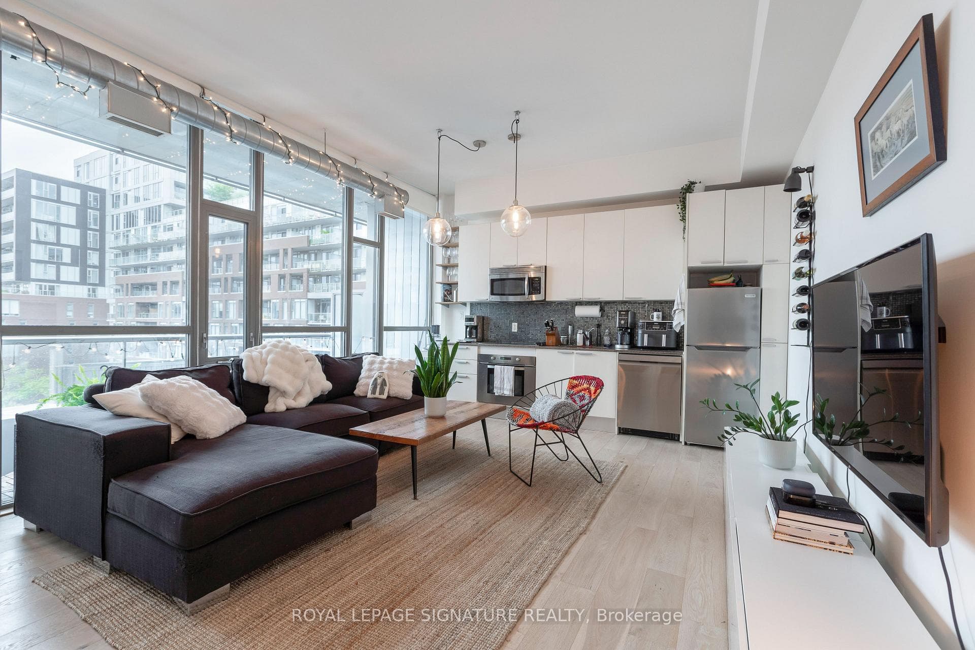 625 Queen Street Unit 512 photo 1