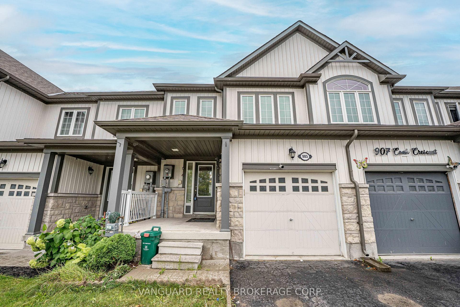 905 Cook Crescent photo 16