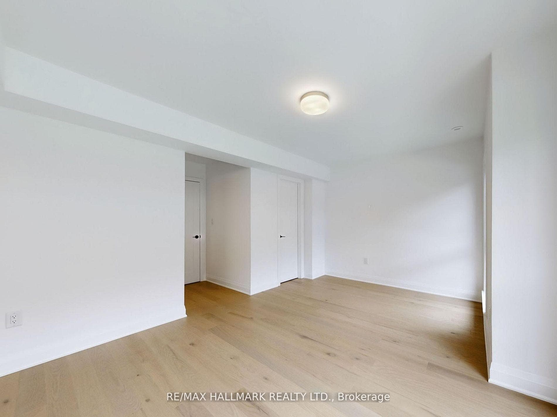 126 Alton Crescent photo 16