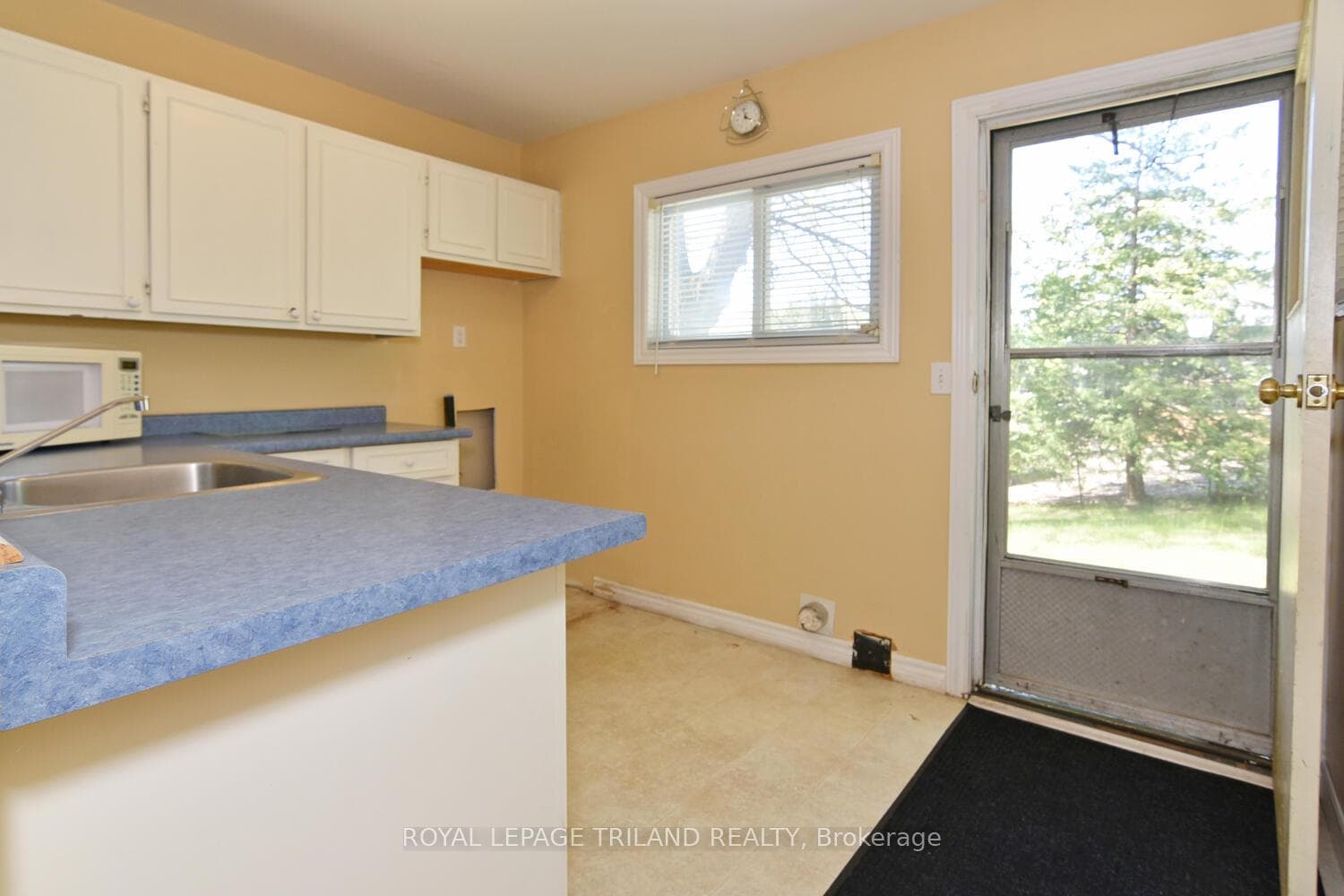 10111 Herbert Street photo 11