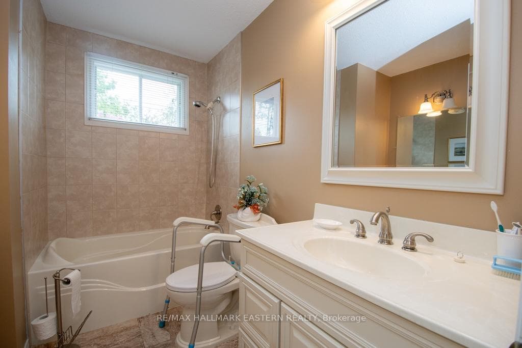 33 Rolliston Street photo 25