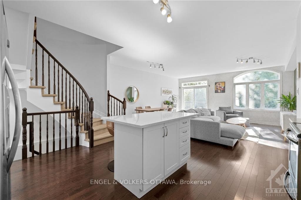 242 STEDMAN Street photo 5