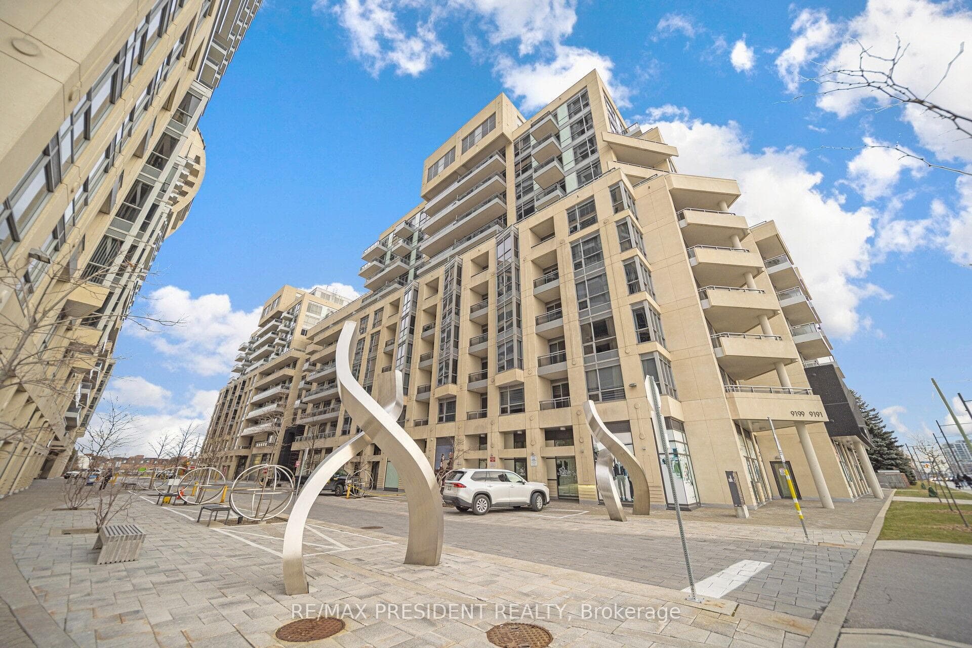 9191 Yonge Street Unit 902 photo 1