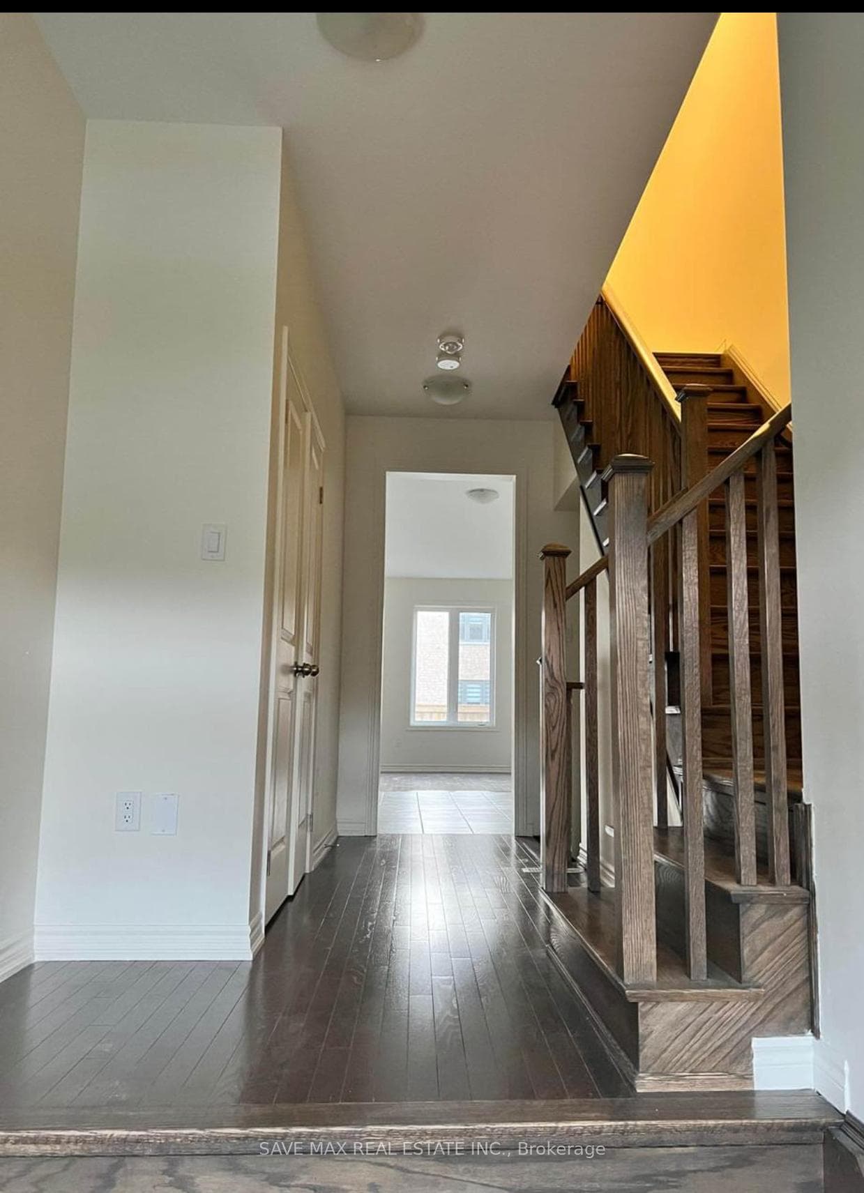 104 OGSTON Crescent photo 2
