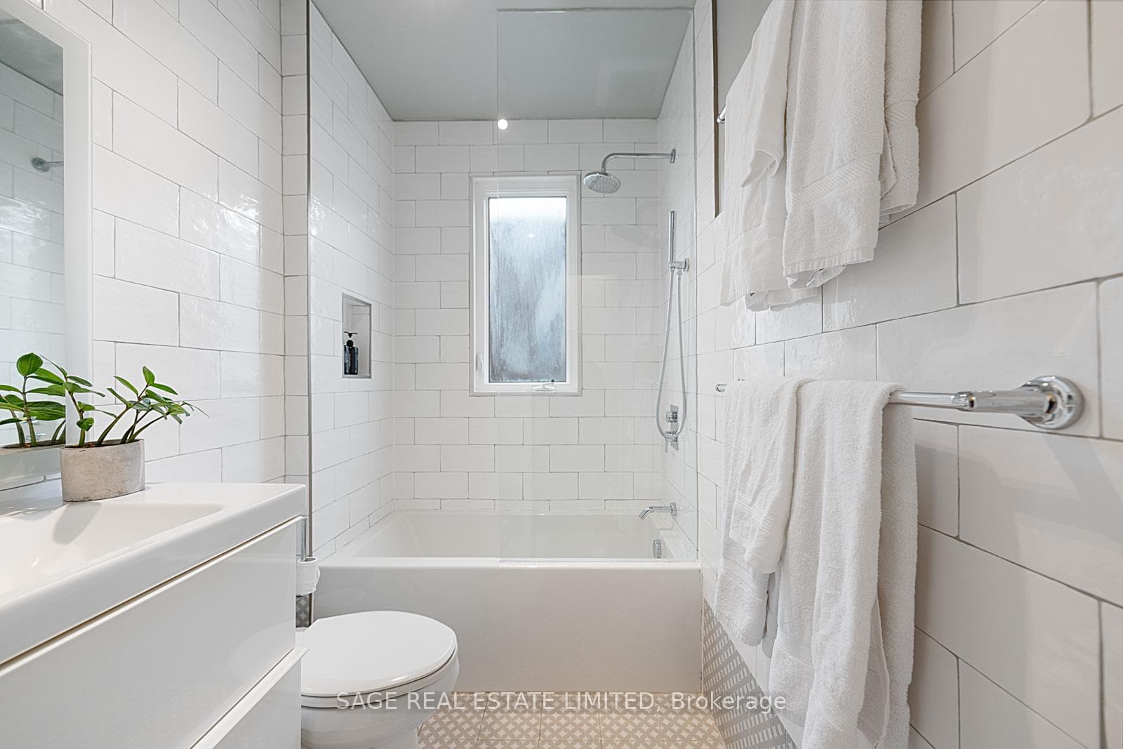 285 Delaware Avenue photo 27