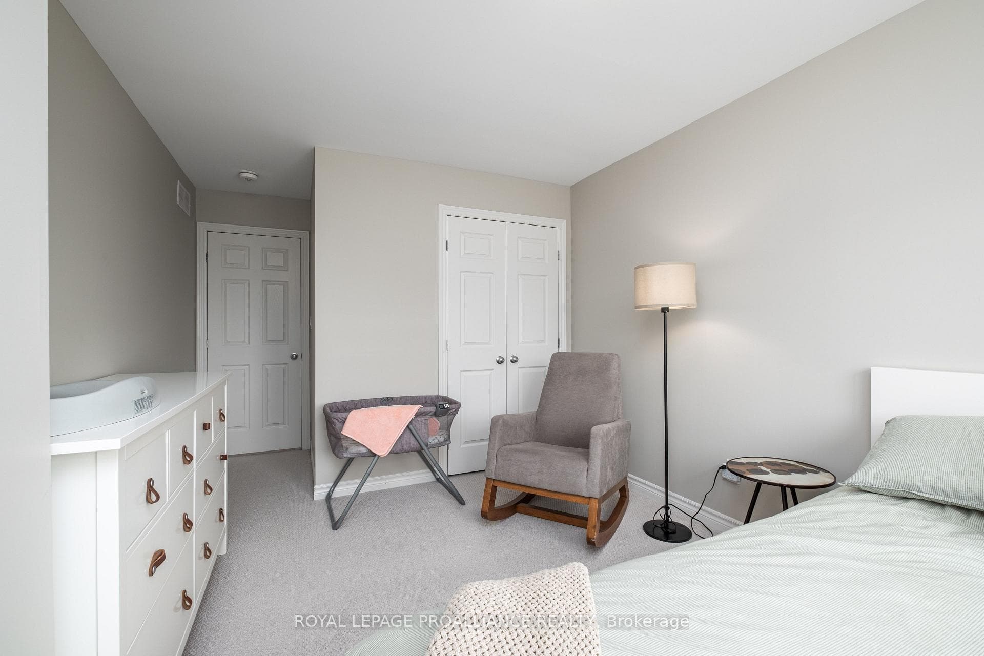 1104 Barrow Avenue photo 40