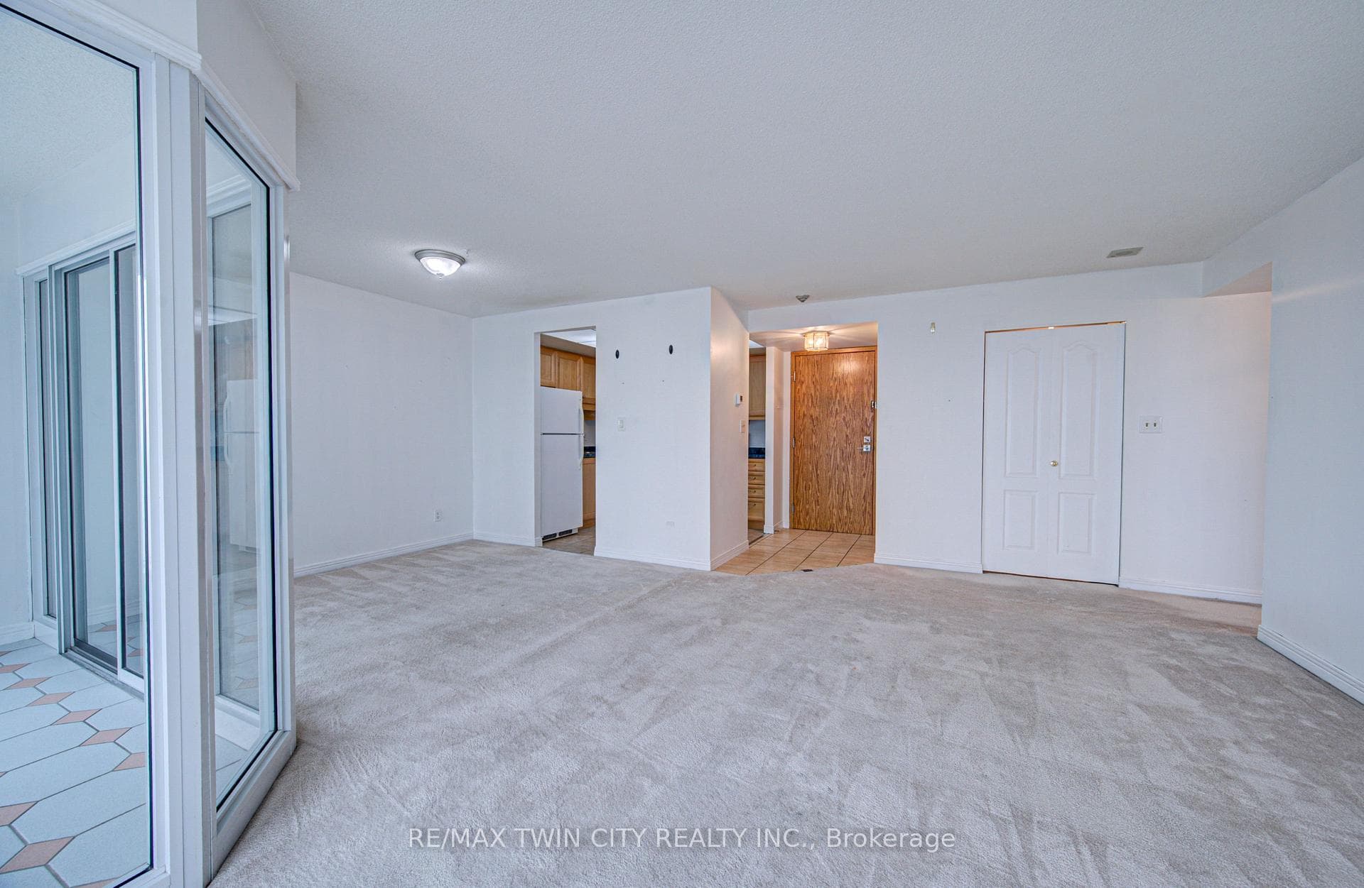 190 Hespeler Road Unit 905 photo 35