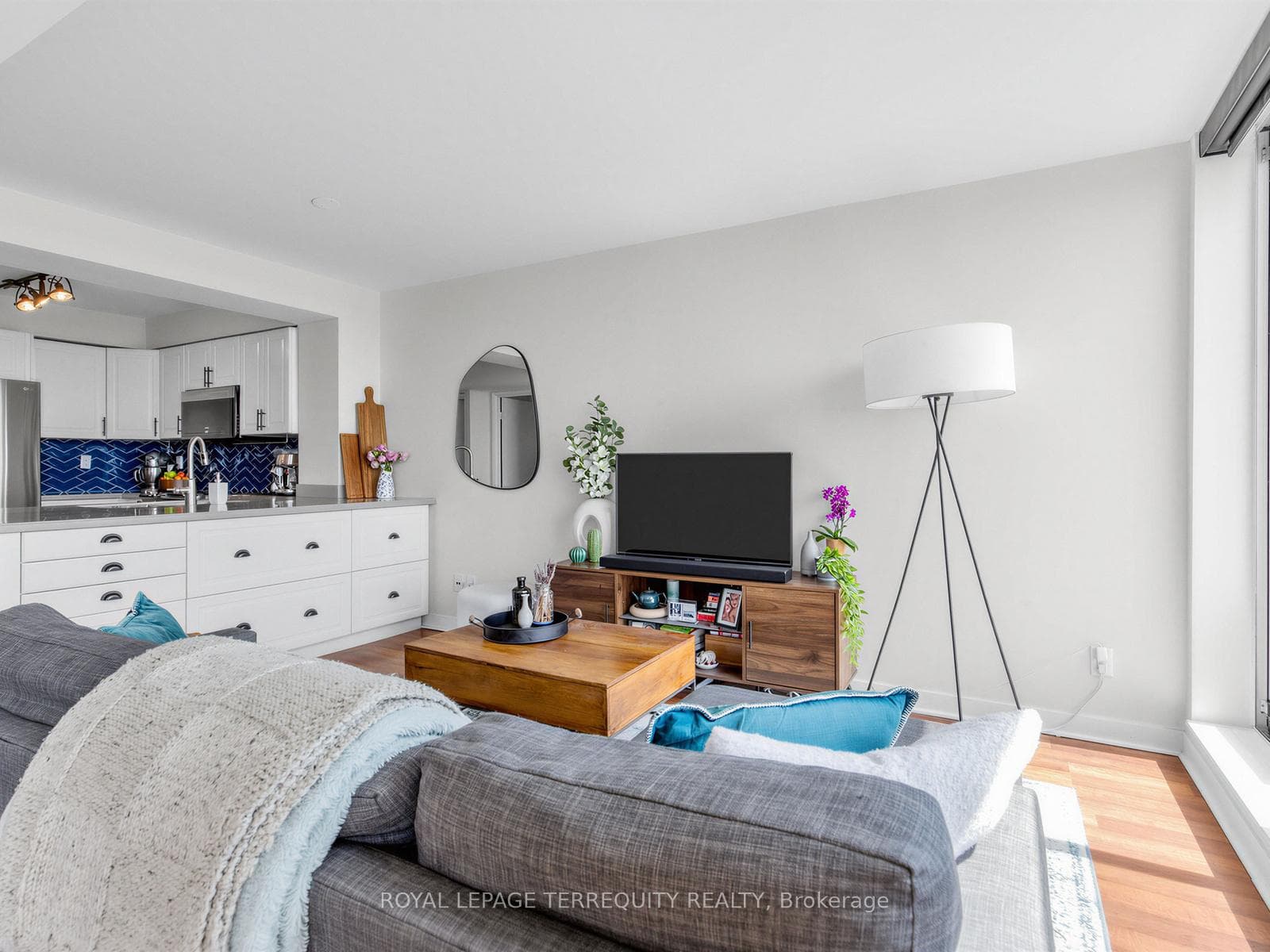 650 Queens Quay Unit 1111 photo 6
