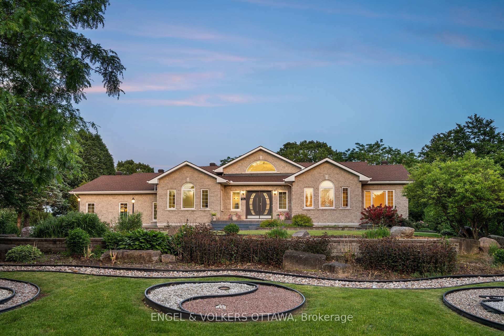 1562 Lakeshore Drive photo 1