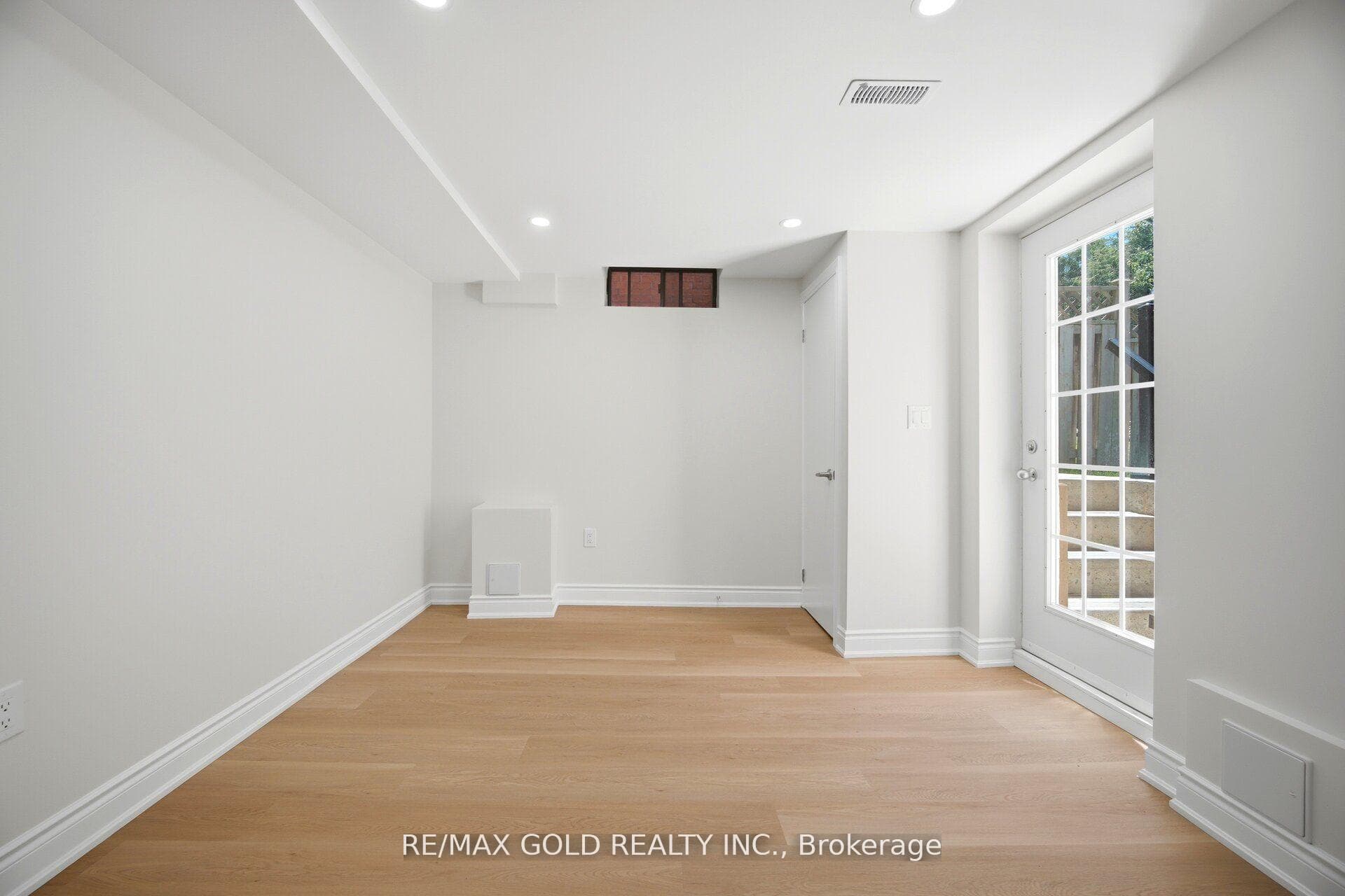 37 Lord Simcoe Drive photo 39