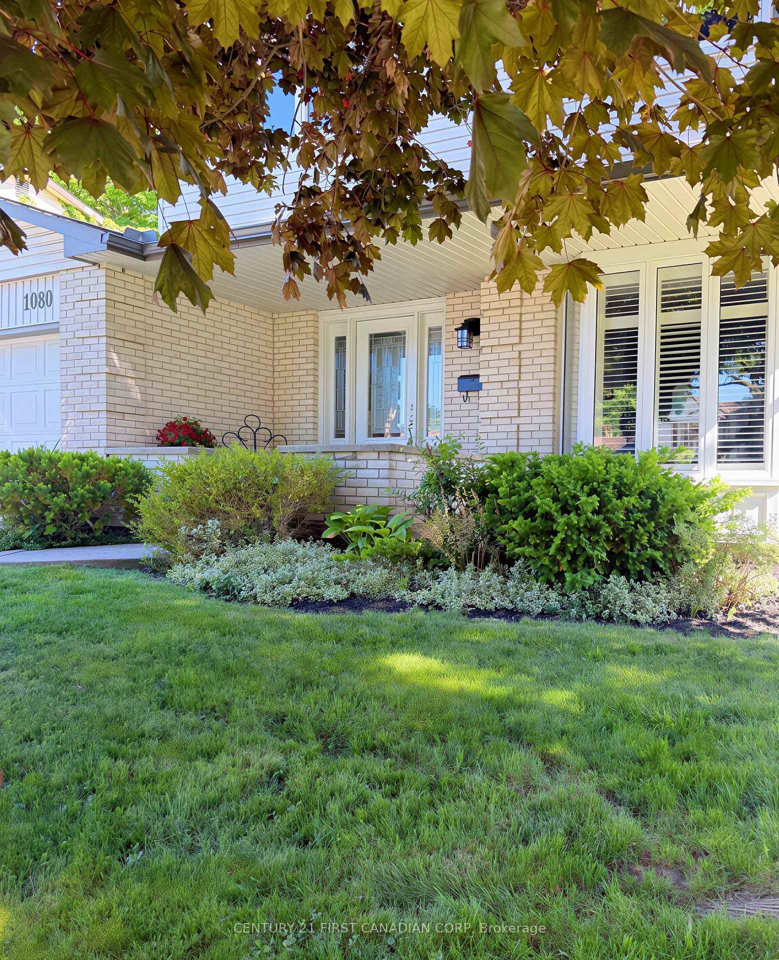 1080 Viscount Road photo 2