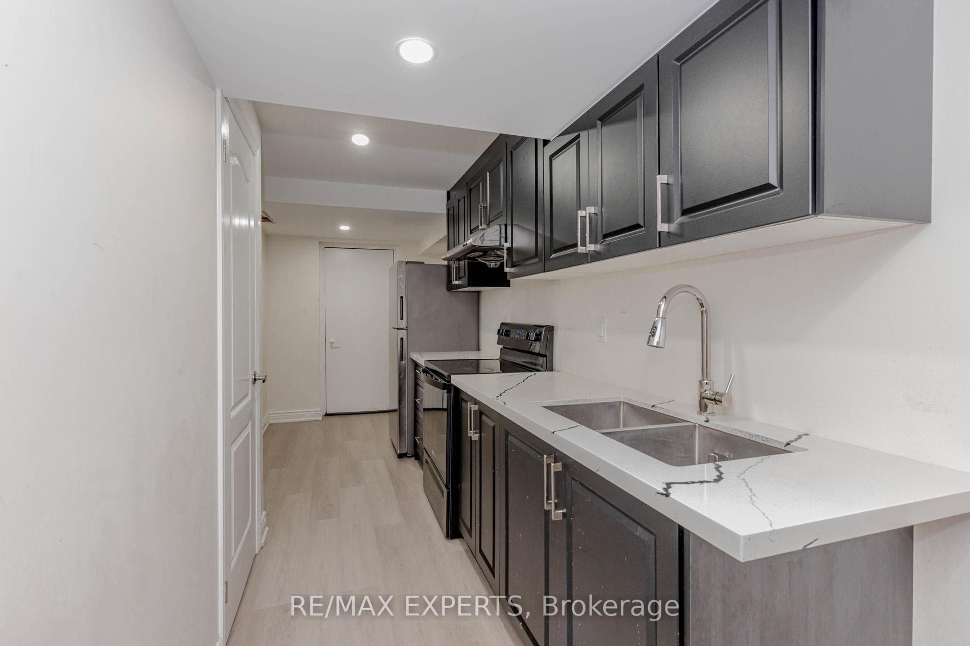 587 Grant Way Unit Bsmt photo 7