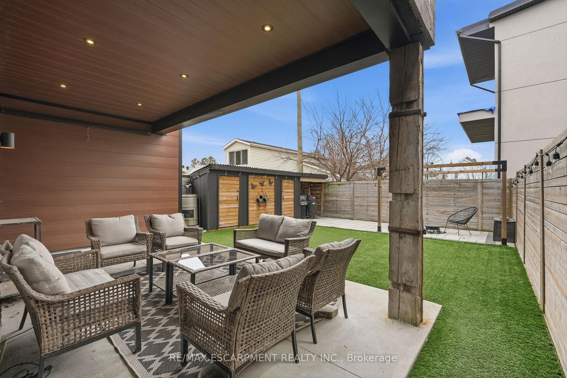 414 JOHN Street photo 44