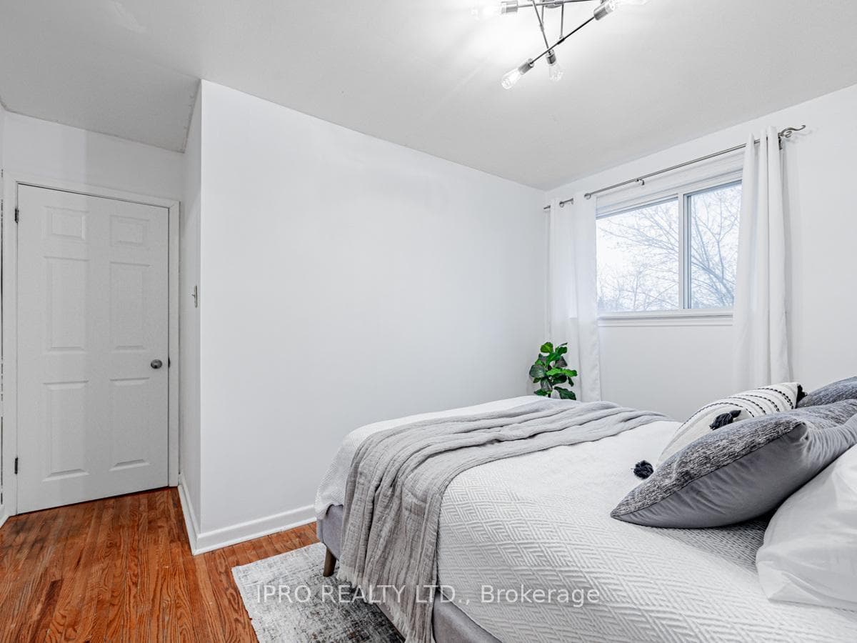 8 Ares Court photo 22